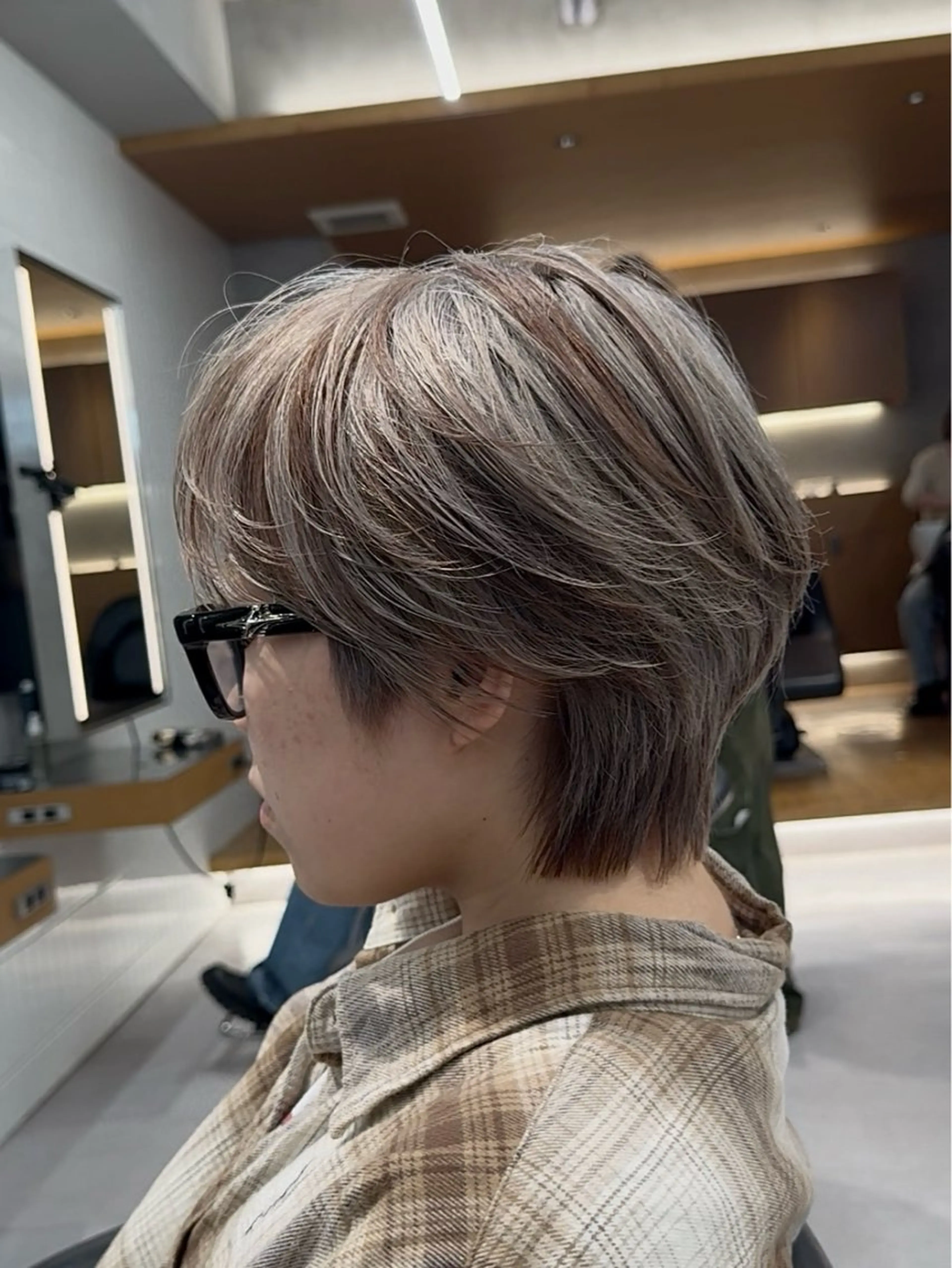 ショート ブリーチカラー🌈 ウルフカット🐺のヘアスタイル