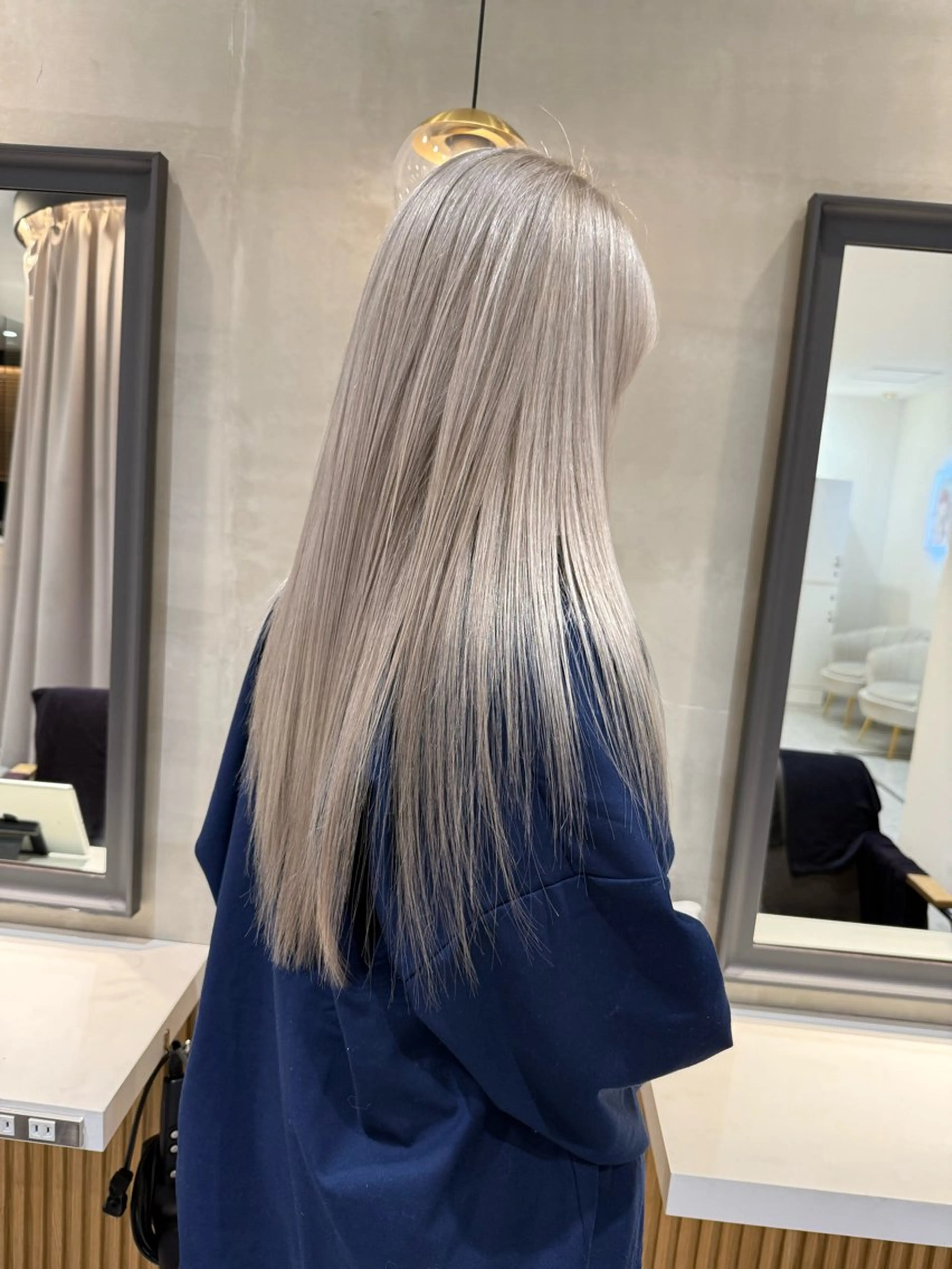 ロング カラー ヘアカラー トリートメント ハイトーンヘア れおん🌙のヘアスタイル