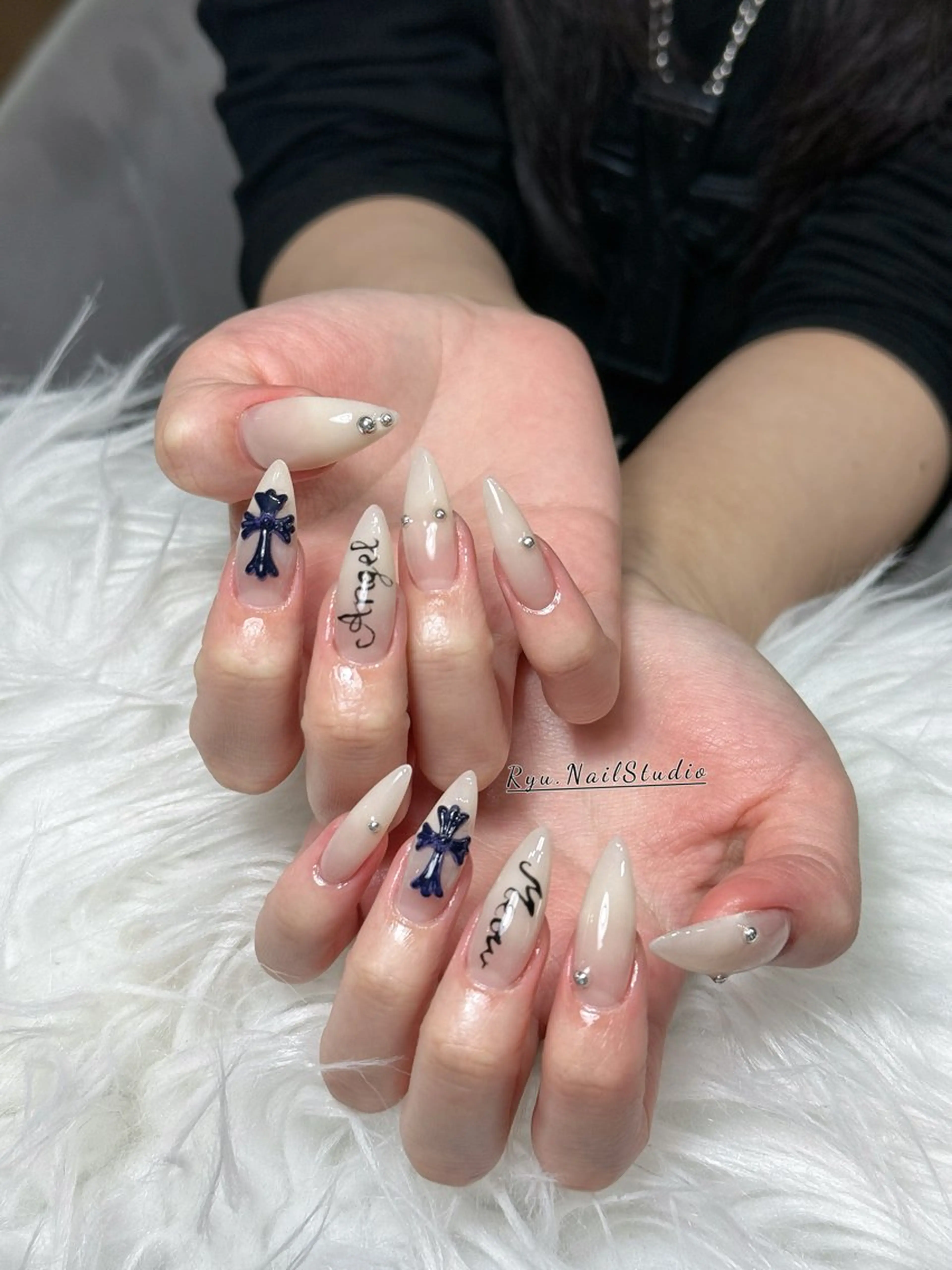 ネイル アートネイル ジェルネイル グラデーション マグネットネイル ニュアンスネイル ハンドネイル Ryu Nail Studio所属・Ryu Nail 新大久保のネイルデザイン