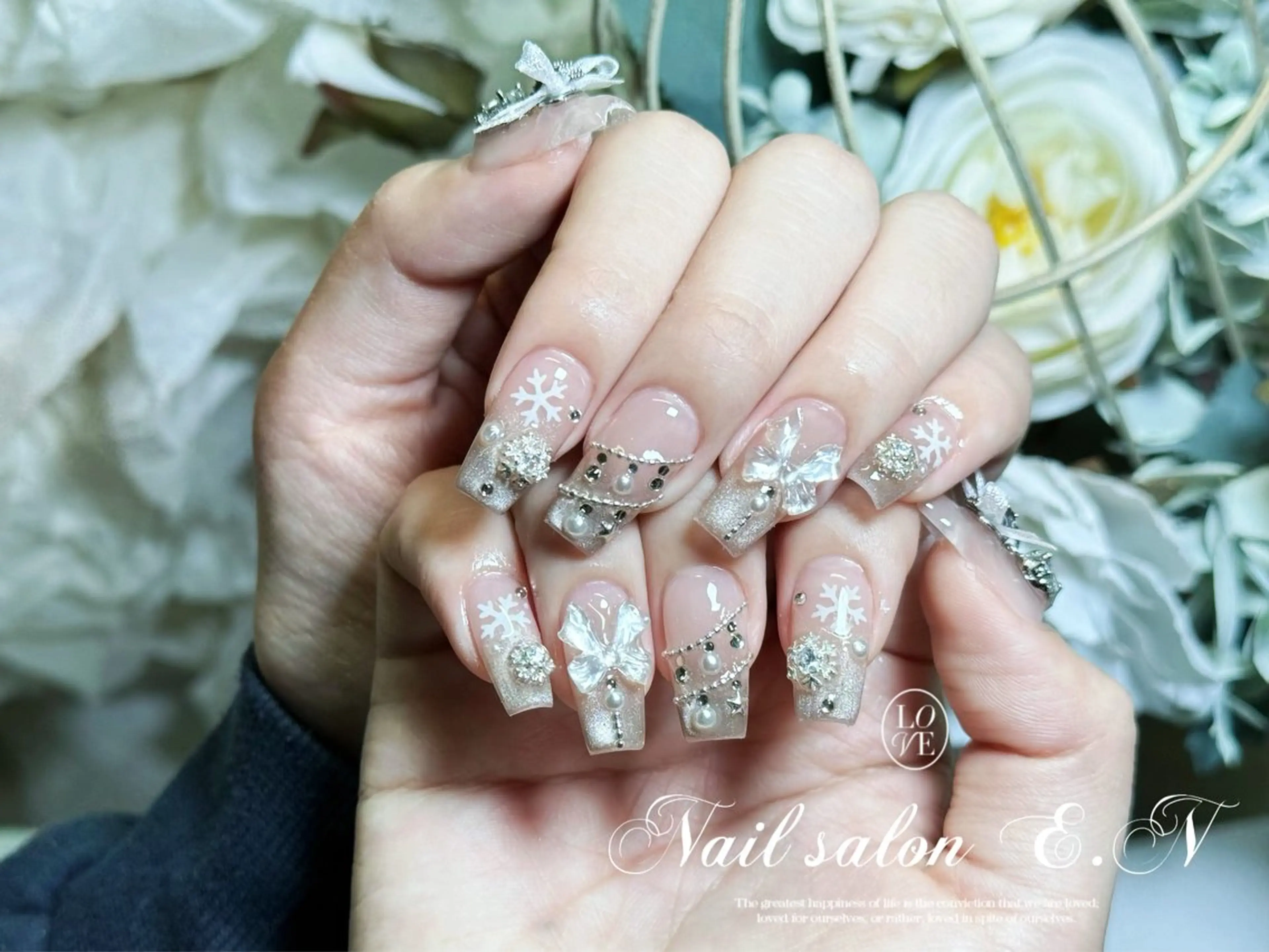 ネイル アートネイル オーロラネイル ガーリー キラキラネイル 韓国ネイル ハンドネイル E.N🦋 長さ出し/持ち込みのネイルデザイン