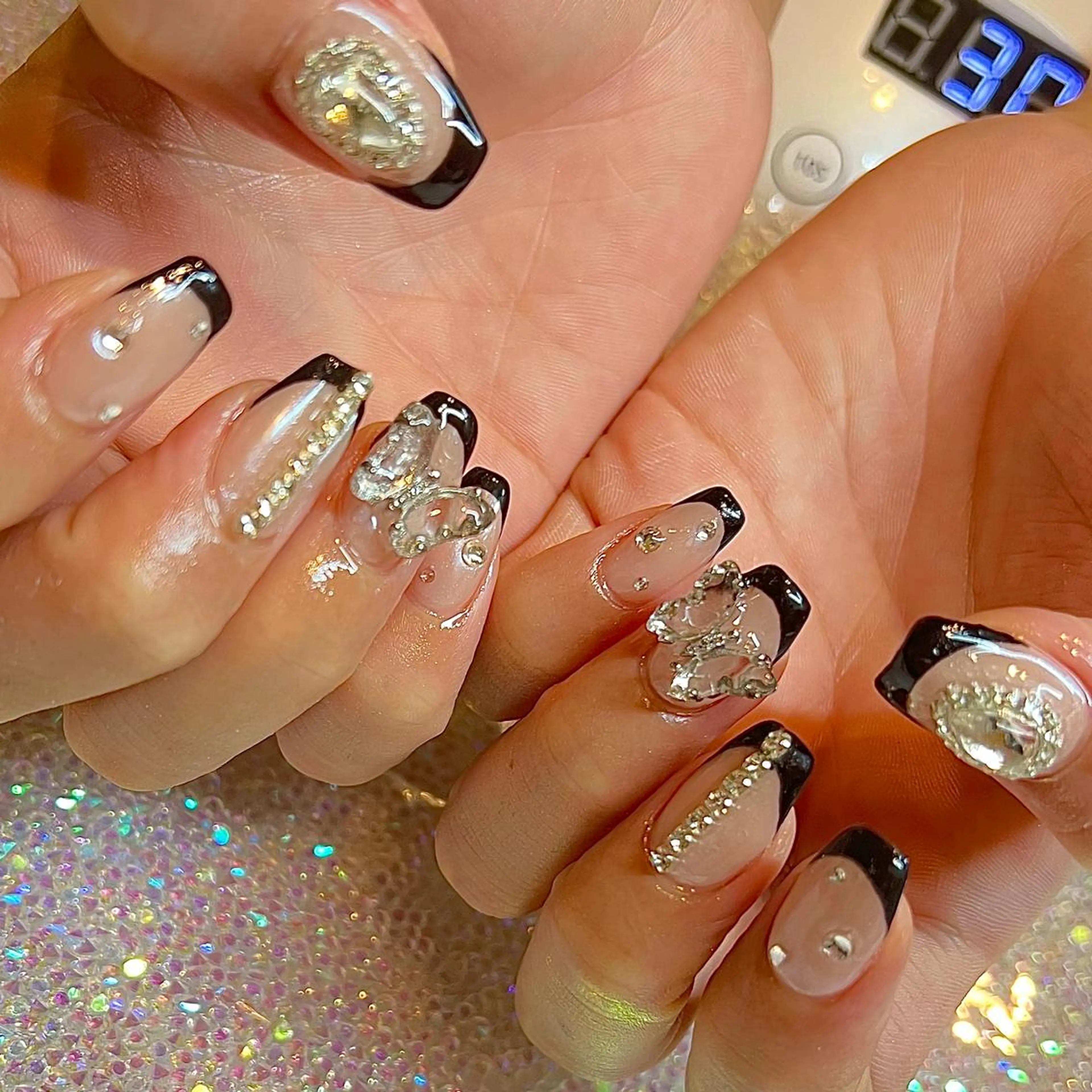 ミディアム ネイル フレンチネイル ハンドネイル H🌺 NAILのネイルデザイン