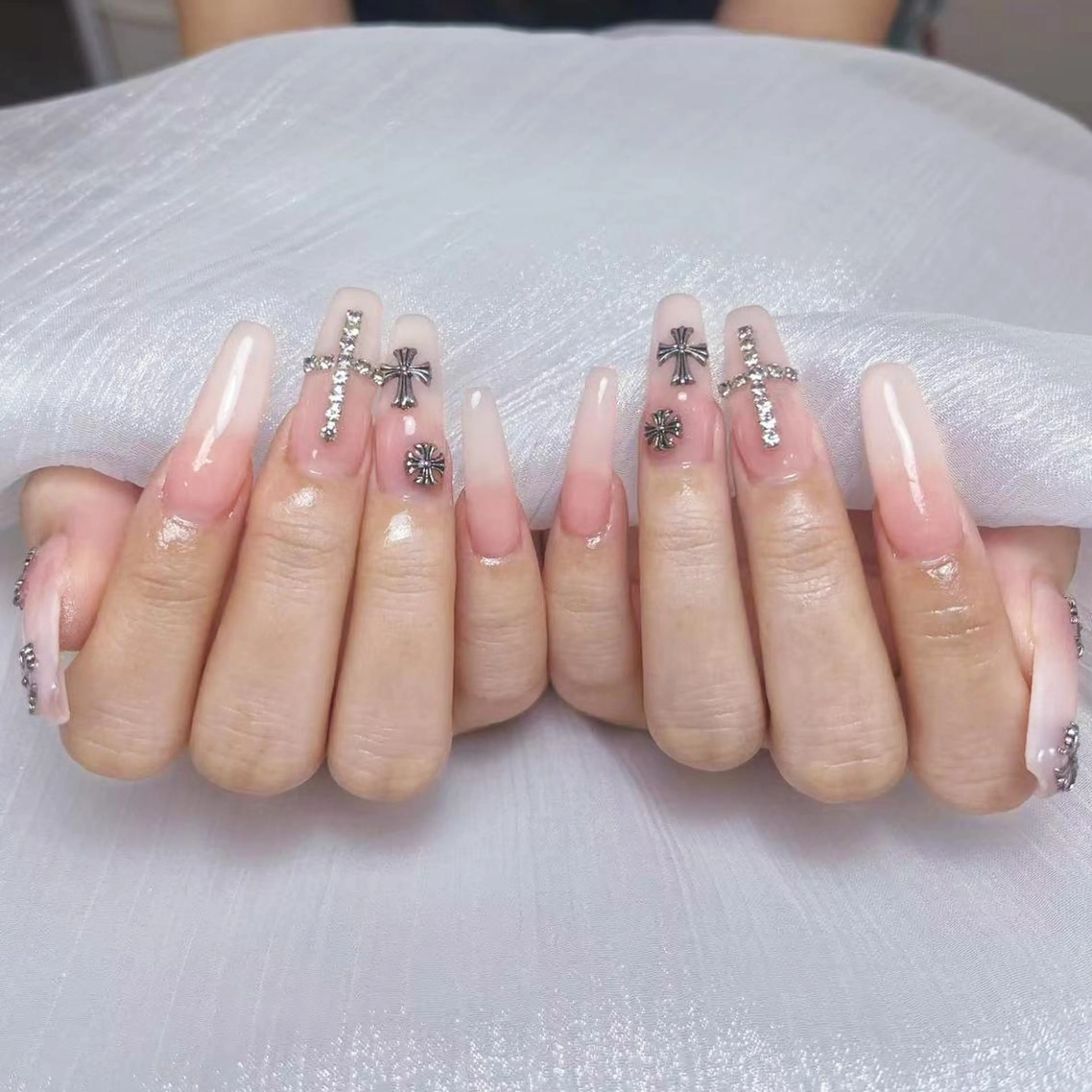ネイル アートネイル オーロラネイル ガーリー キラキラネイル 韓国ネイル ハンドネイル DIANMOND NAIL🌸のネイルデザイン