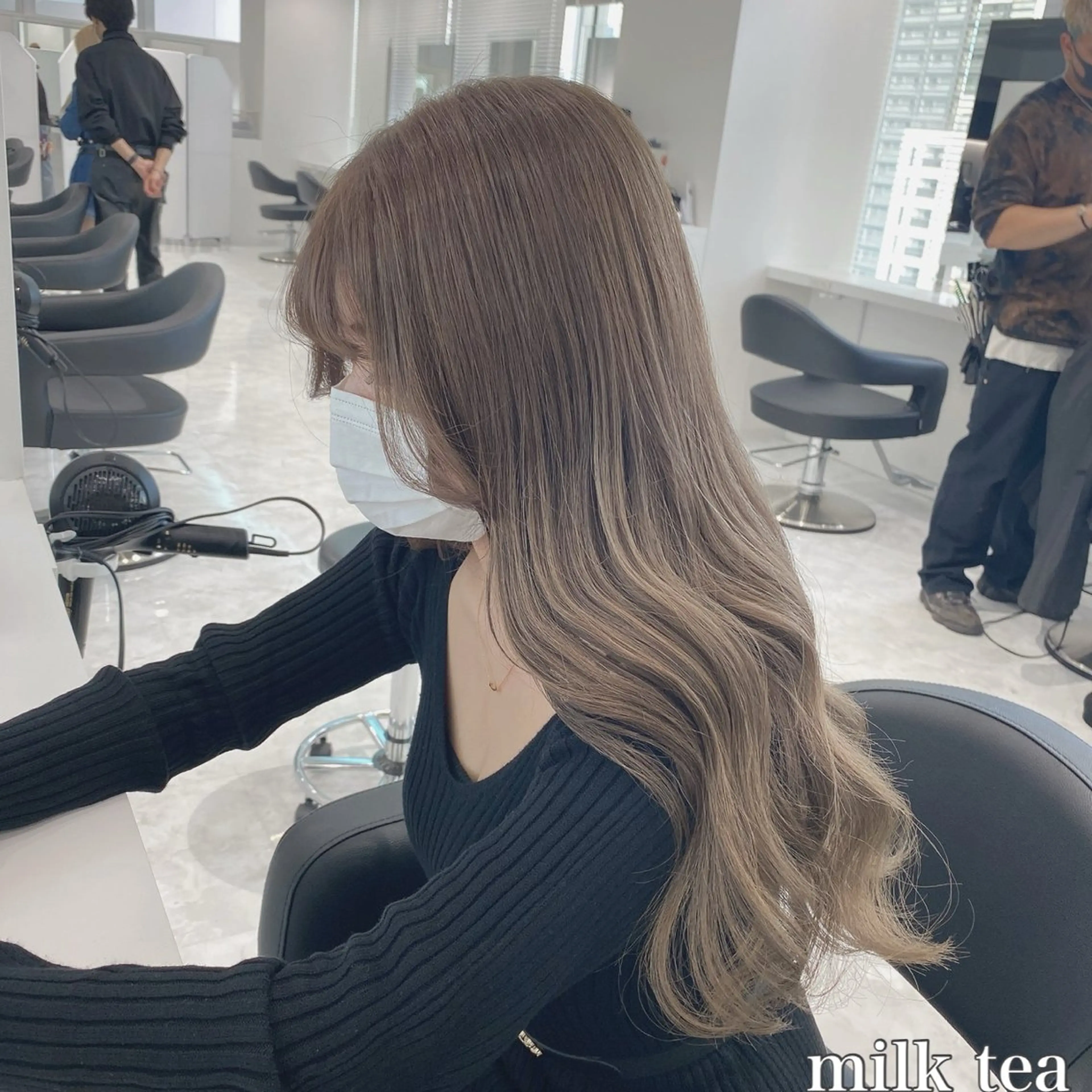 セミロング カラー ヘアアレンジ 🩵ダメージレス艶感 ハイトーン🩷のヘアスタイル