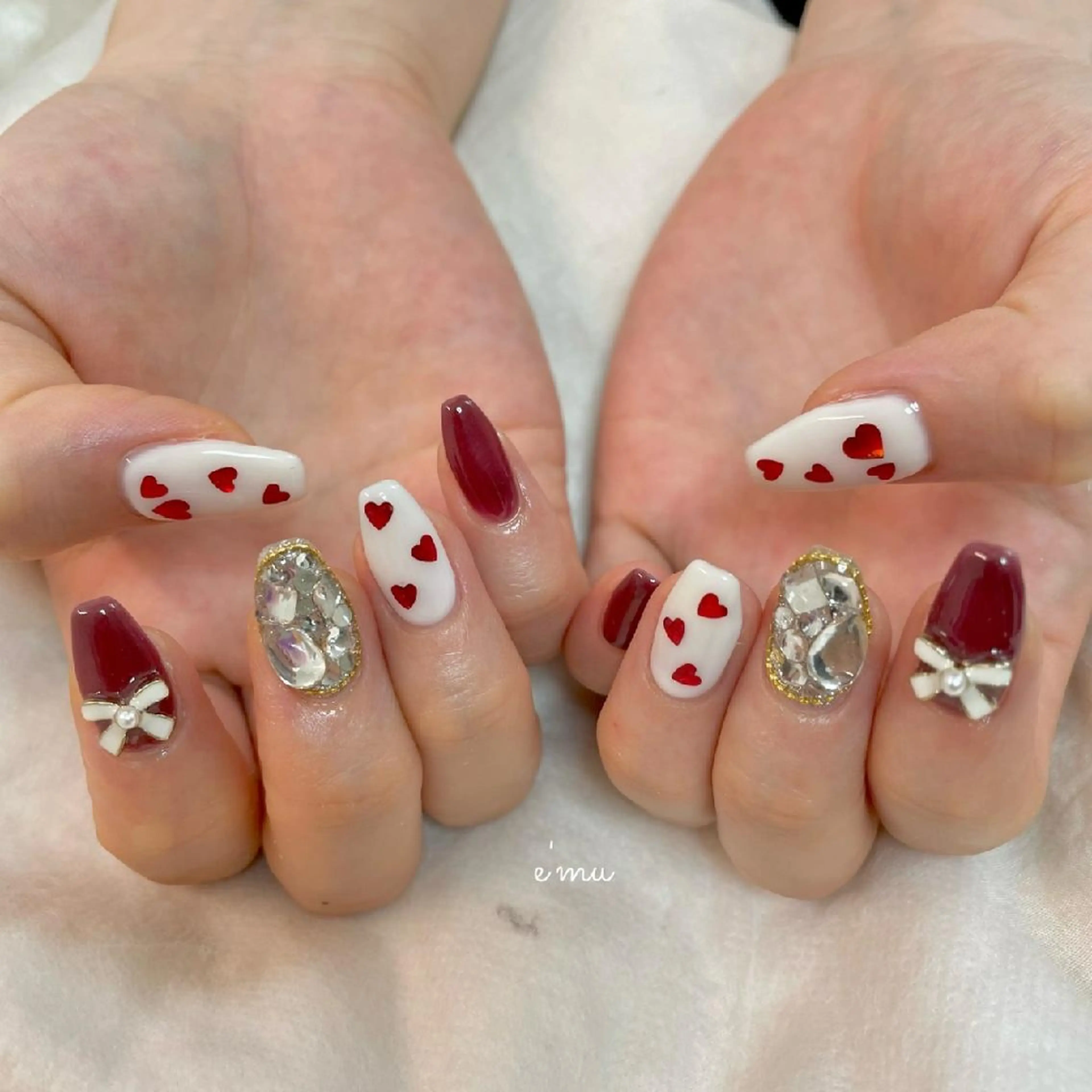 ネイル フレンチネイル ガーリー ハート リボン 冬ネイル nail salon e'mu💐のネイルデザイン