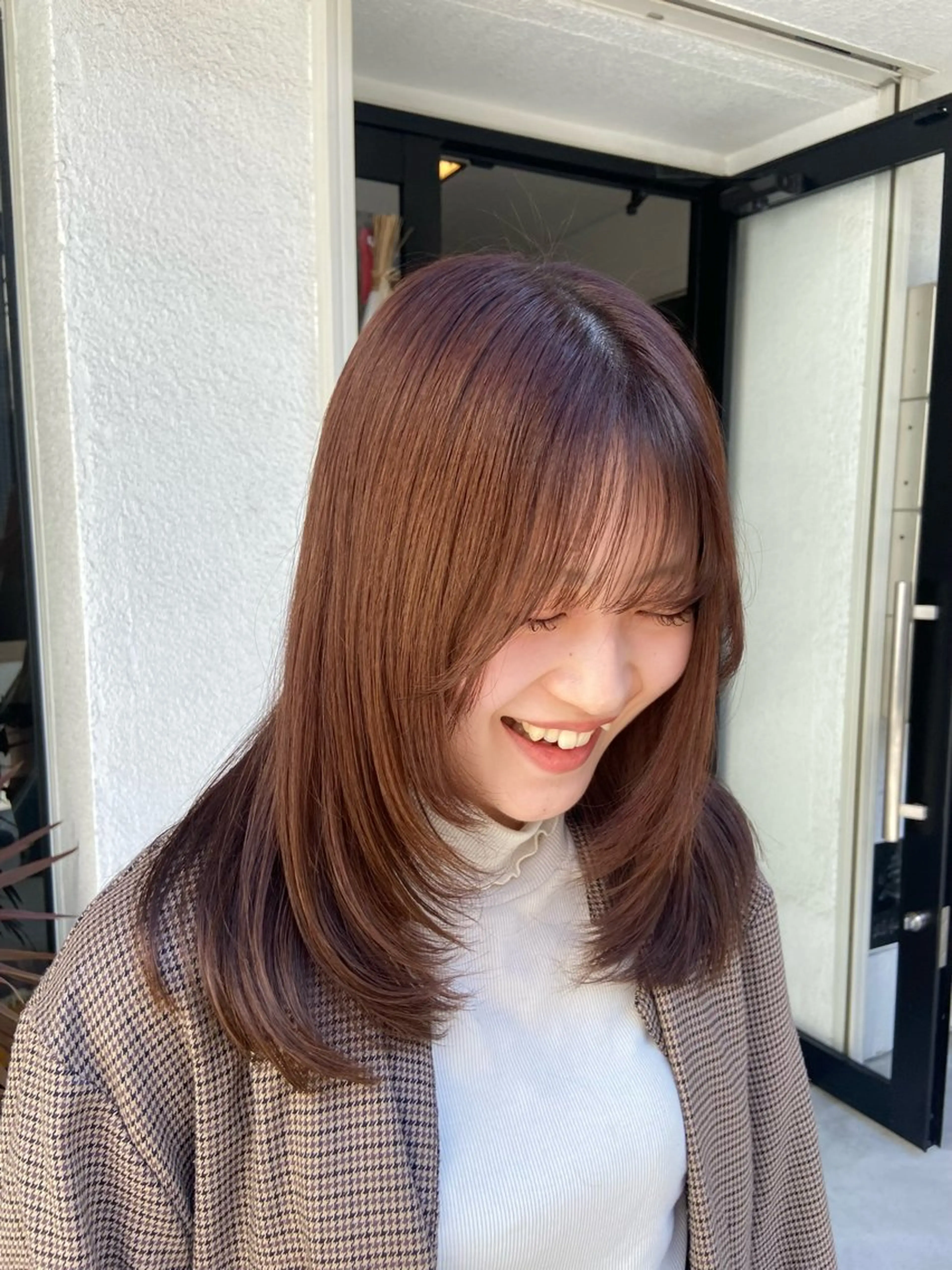 セミロング オバタ コトのヘアスタイル