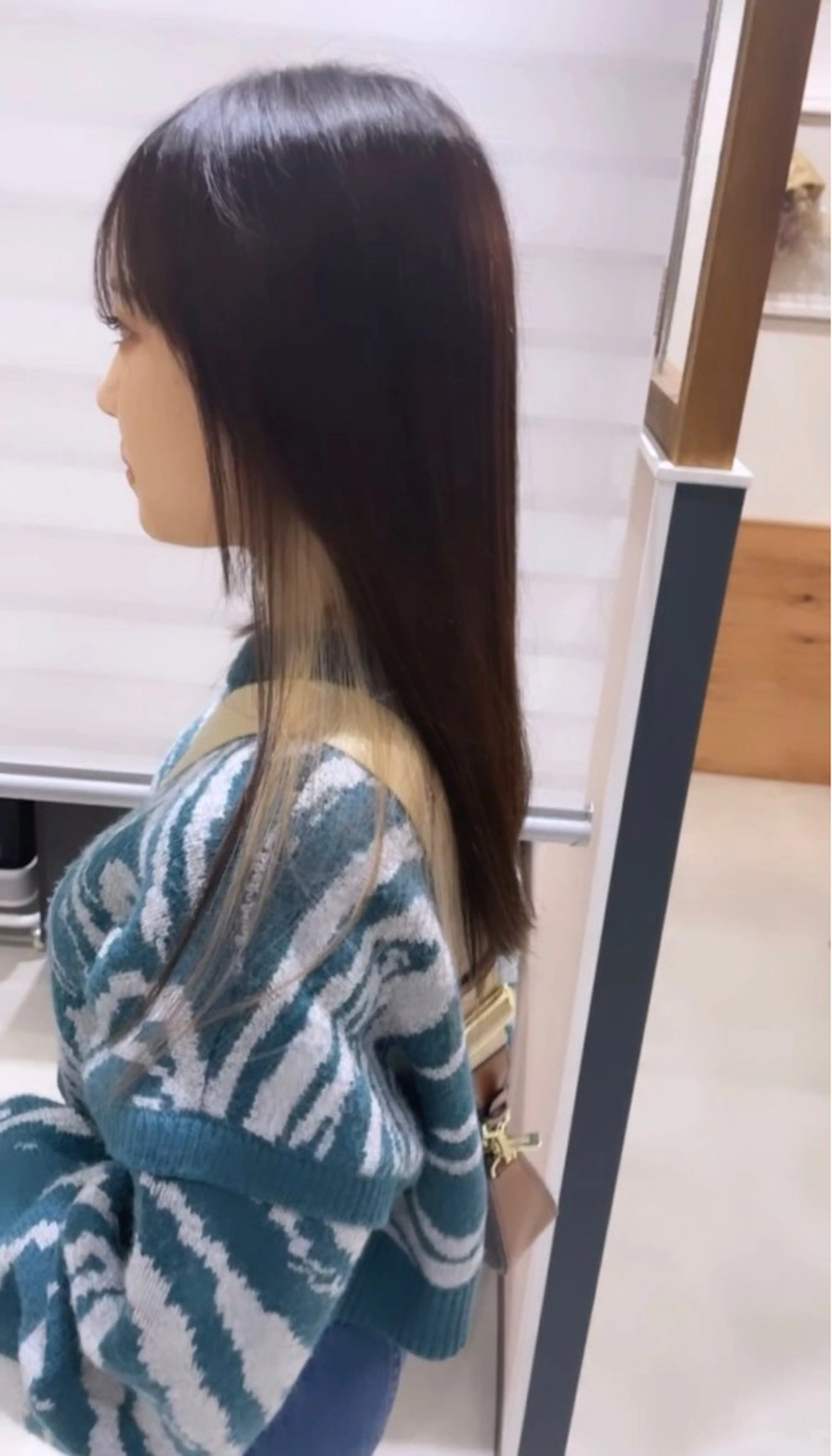 似合わせカット ＋ インナーカラー ＋ トリートメント (インナー部分のブリーチ込) _15000円の写真