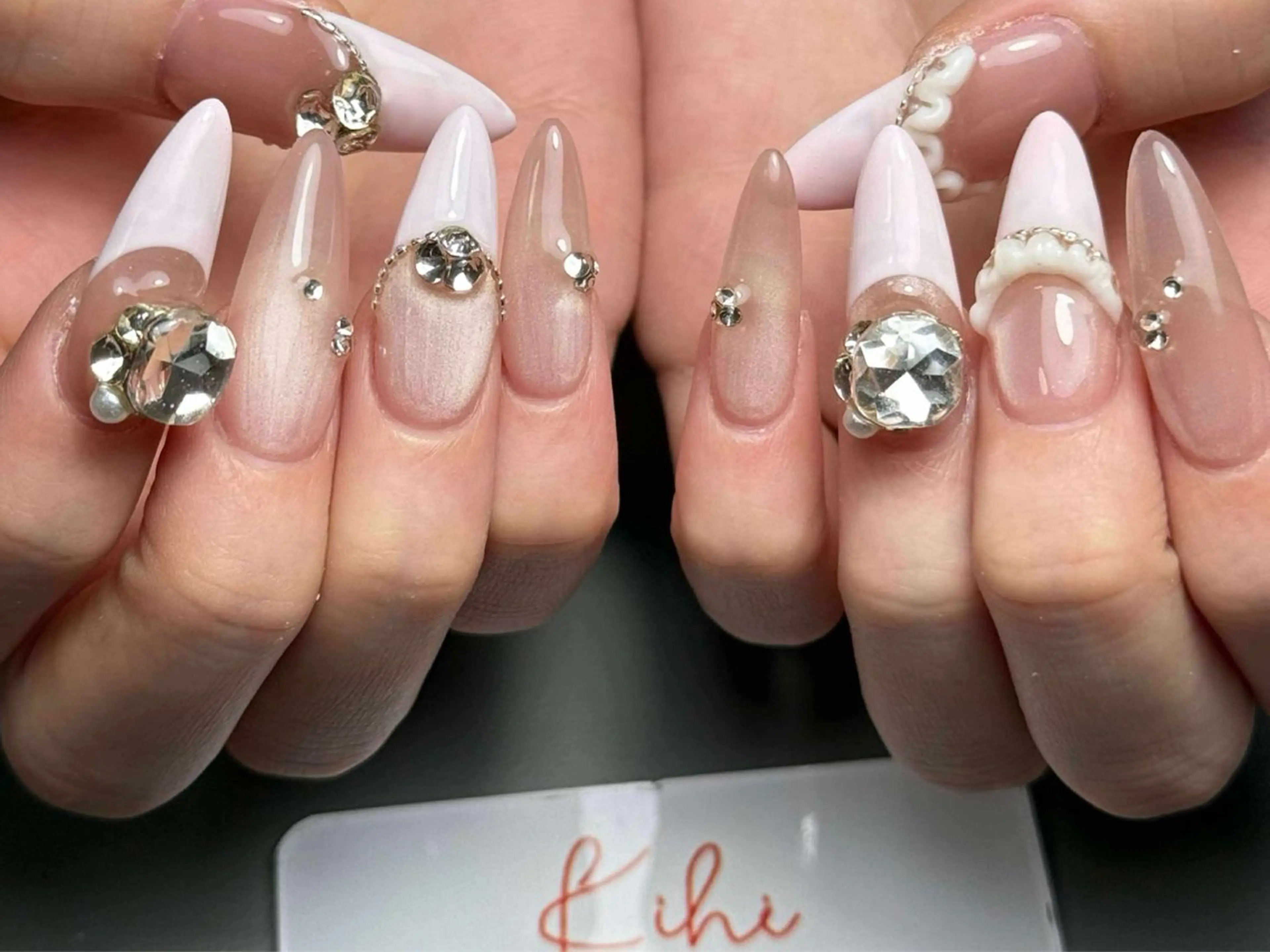 ネイル アートネイル フレンチネイル ジェルネイル グラデーション 韓国ネイル ハンドネイル ハンドケア さくら💮💮 【オフ無料】のネイルデザイン