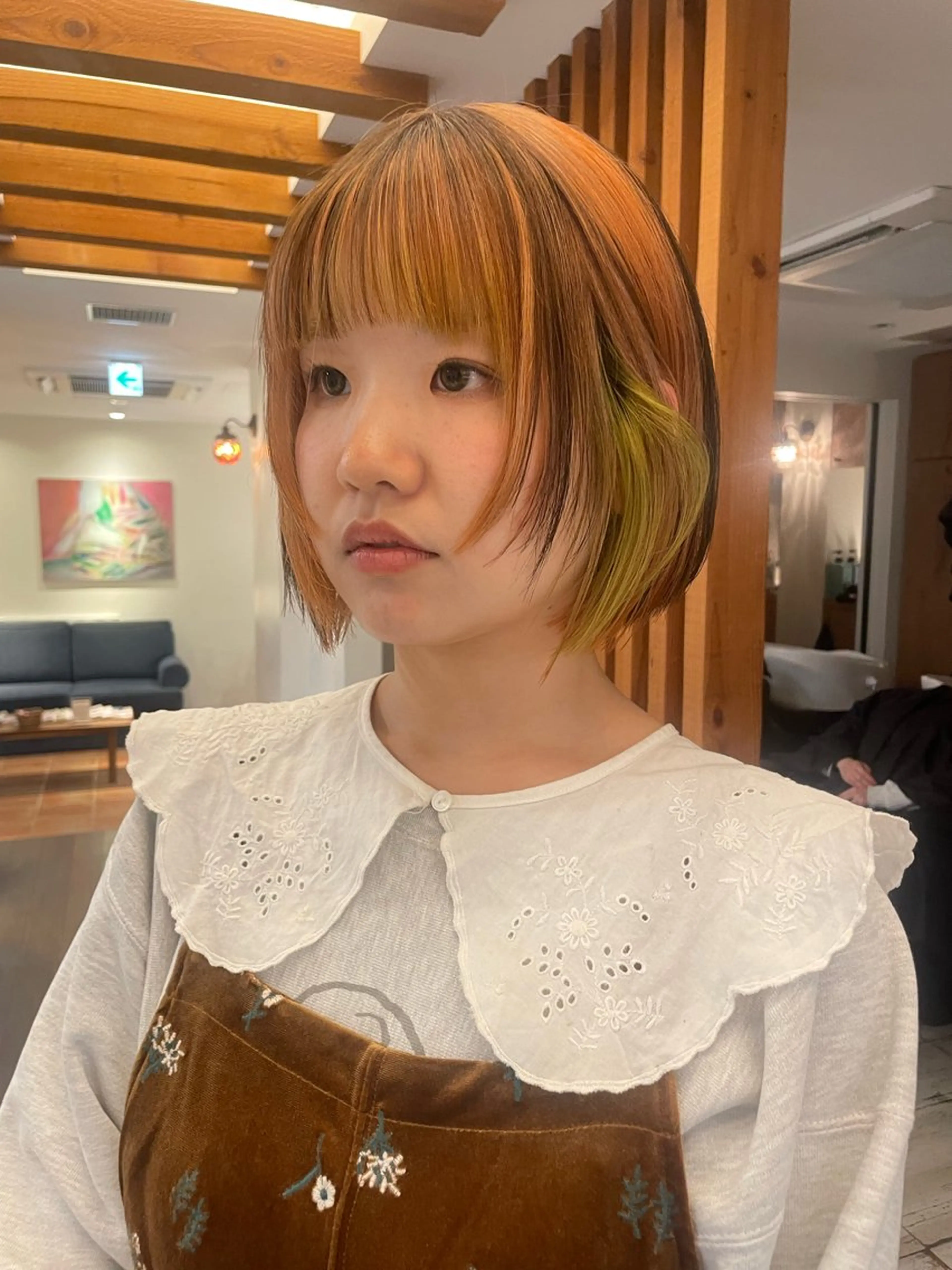 ミディアム カラー ブリーチ デザインカラー ヘアカラー リカ/ハイトーン ・オリーブ🍀のヘアスタイル