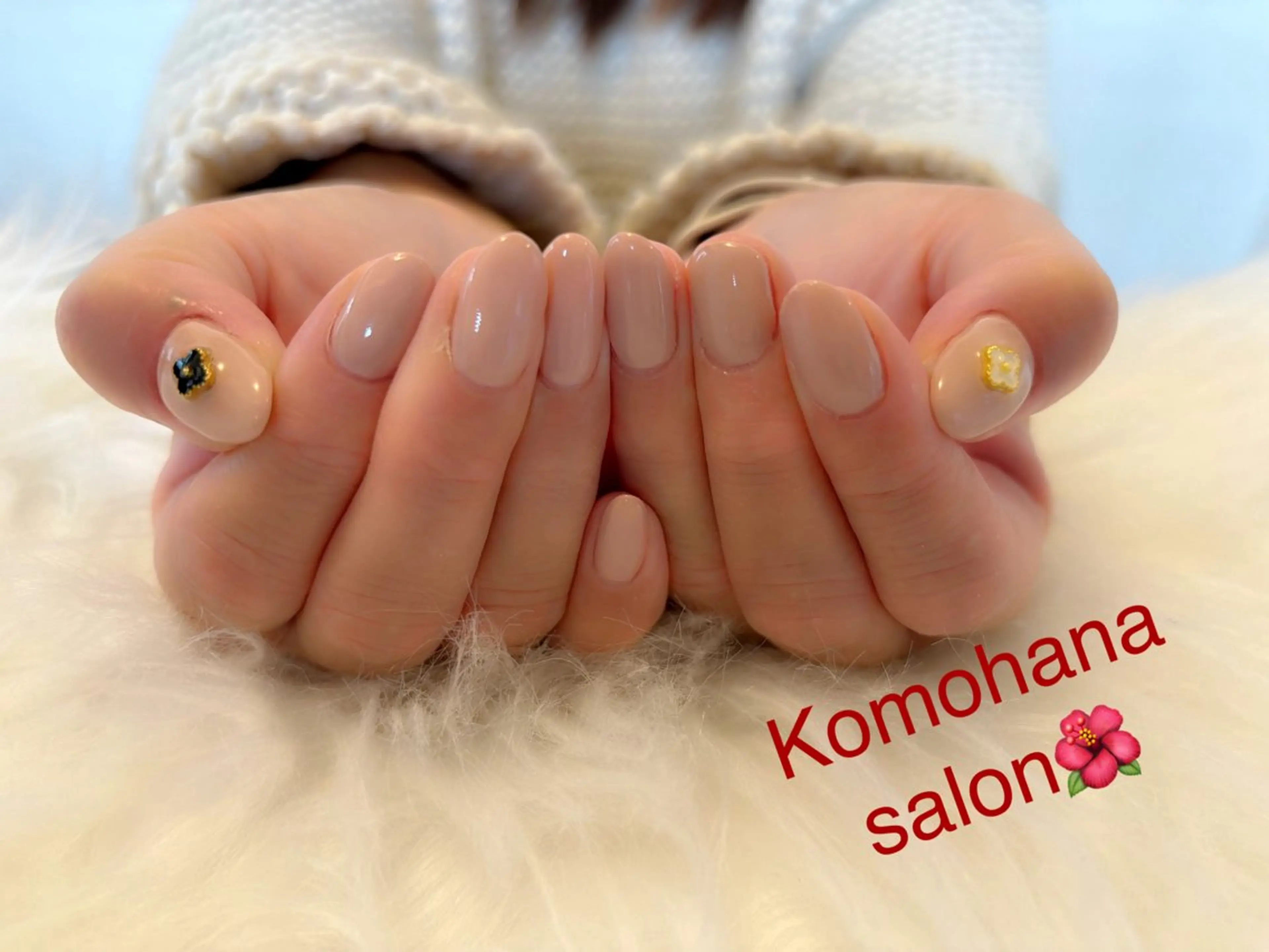 ネイル ワンカラーネイル ストーンネイル komohana salon🌺のネイルデザイン
