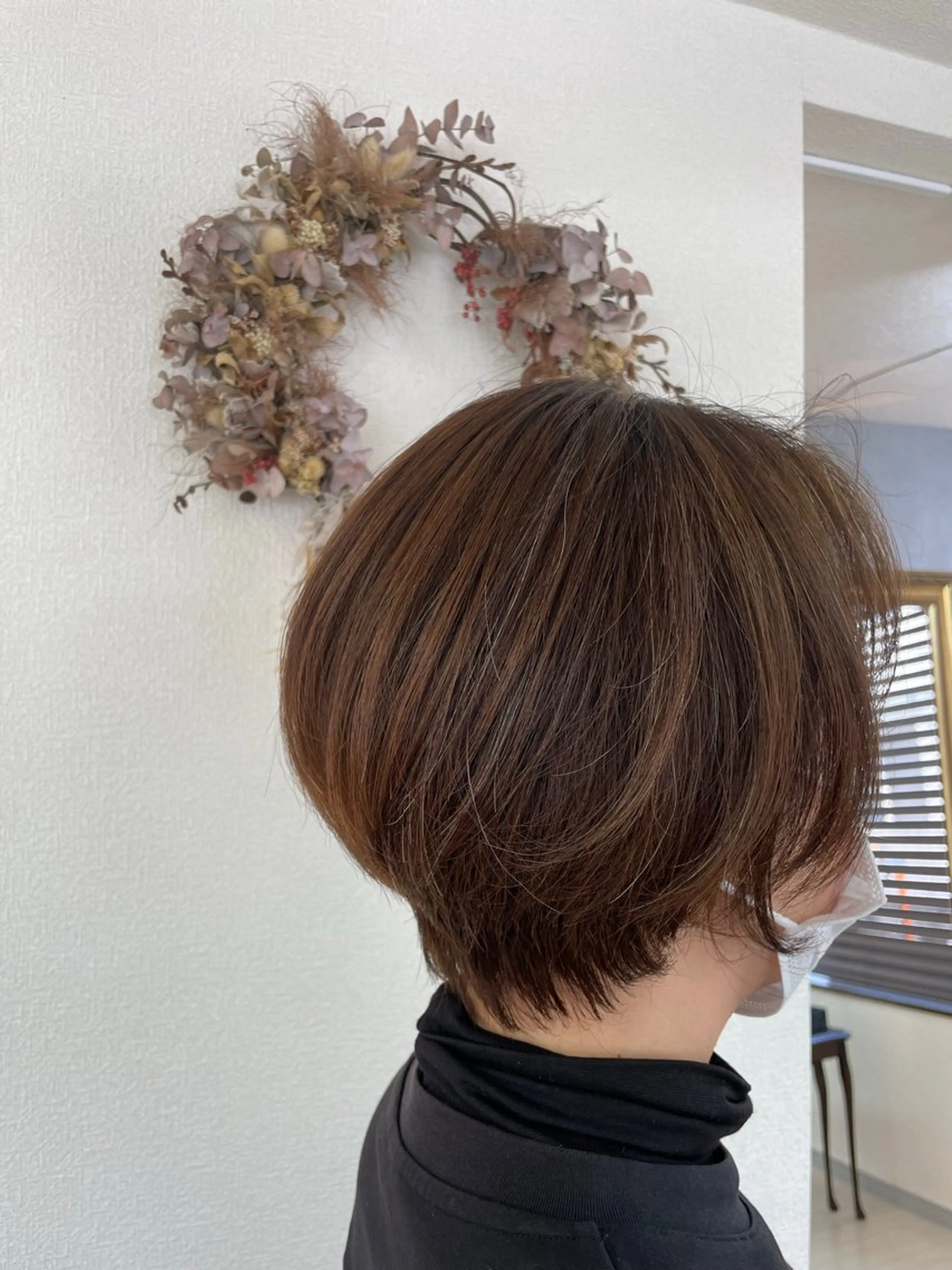 カット +シャンプーブロー （仕上げコテ巻き）の写真