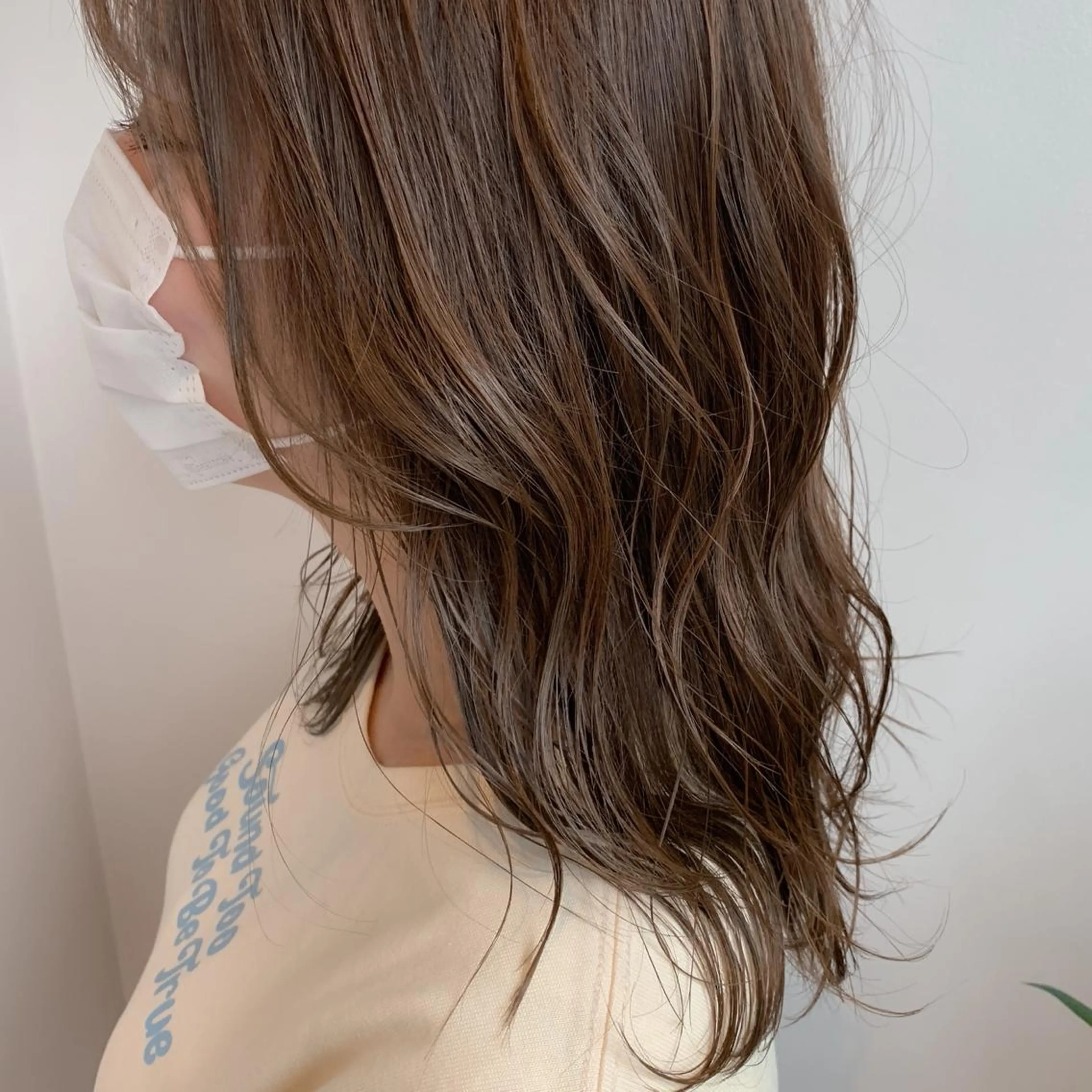 セミロング カラー ブラウンカラー ミルクティーブラウン レイヤーカット 小顔カット カット ヘアカラー トリートメント "小顔カット" Fuko.のヘアスタイル