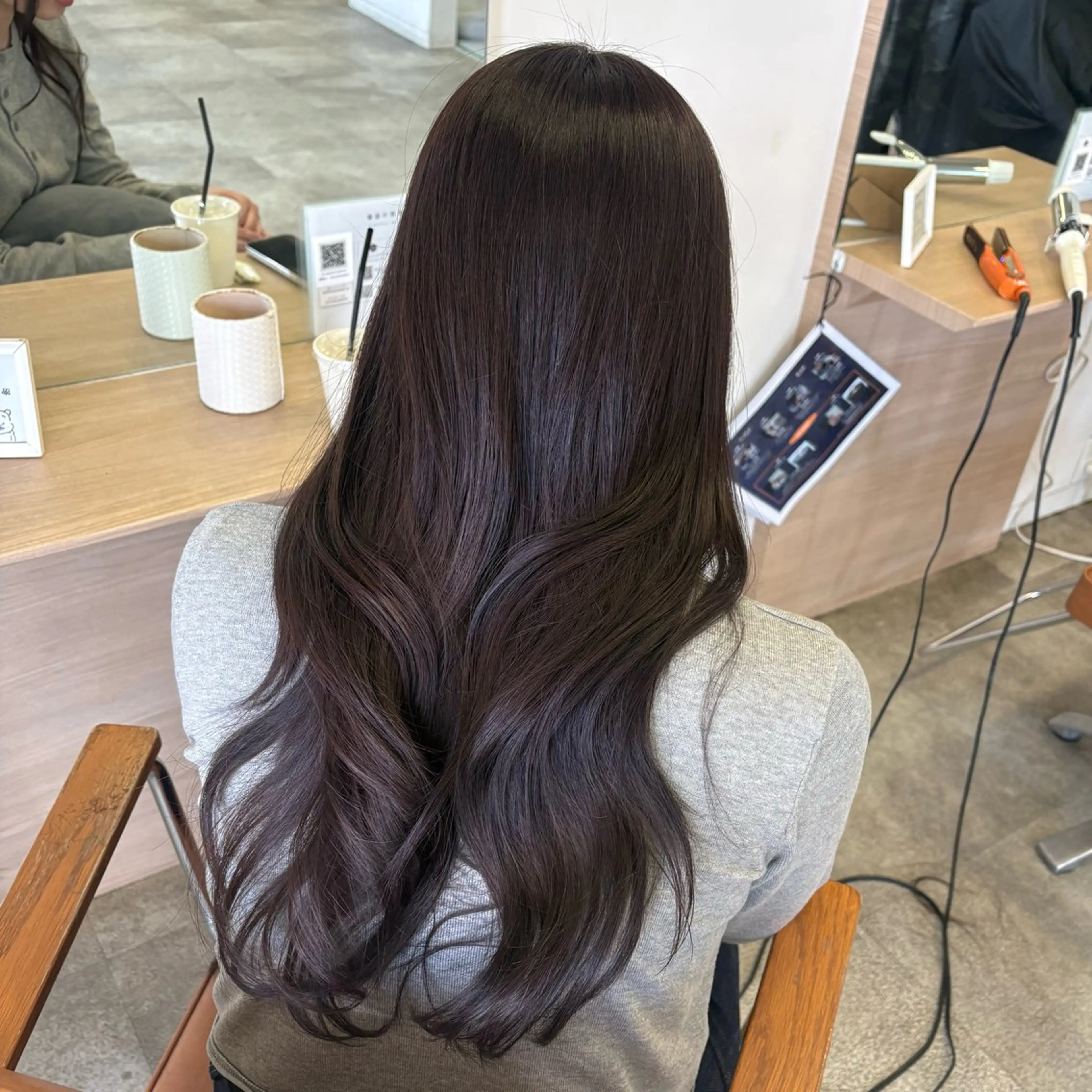ロング アッシュ 顔まわりレイヤー ハッシュカット ハイレイヤー 髪質改善 ヘアカラー レイヤー/ 透明感カラー/チナツのヘアスタイル