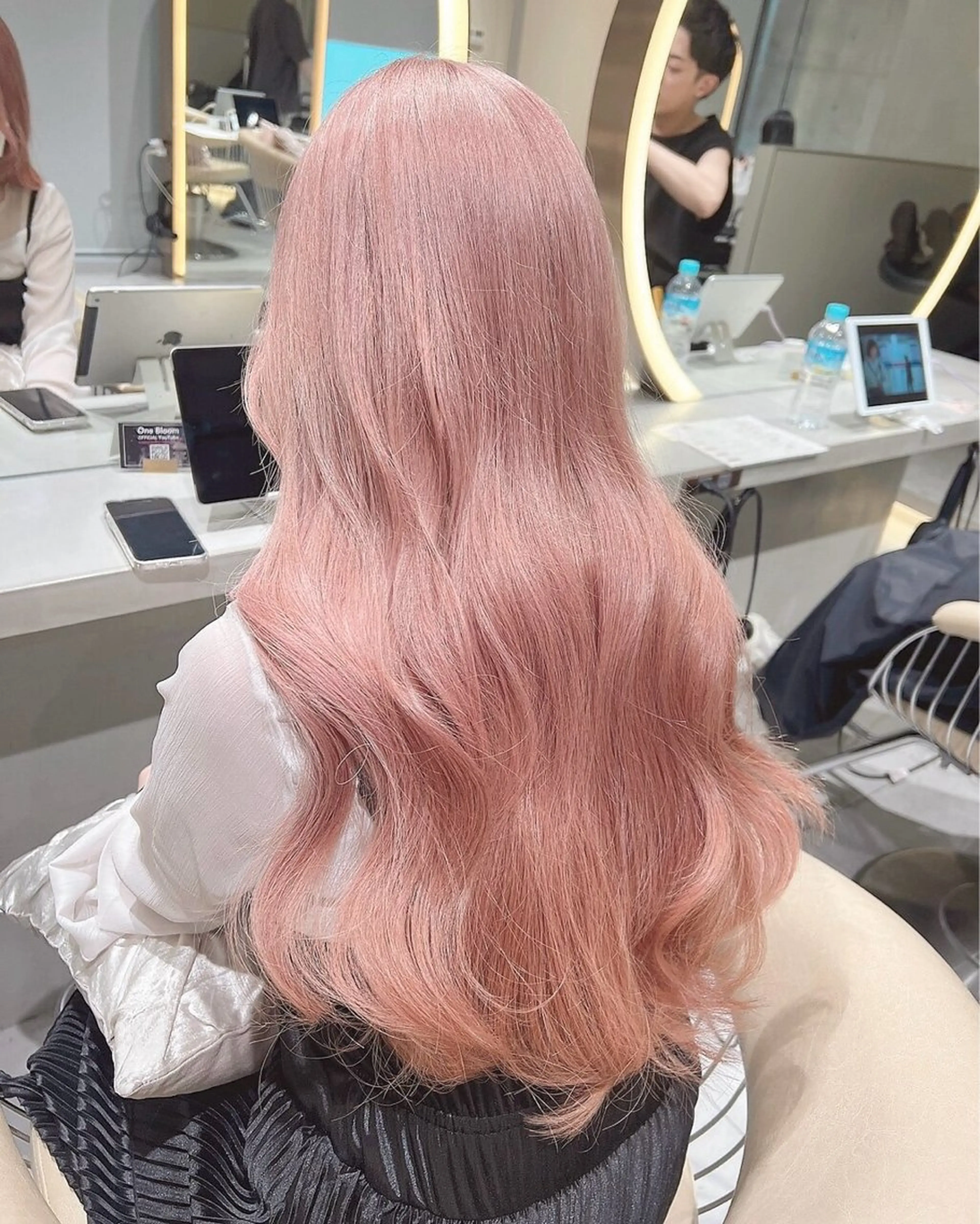 ロング カラー ヘアカラー トリートメント Lond Le'a /ハイトーンカラーのヘアスタイル