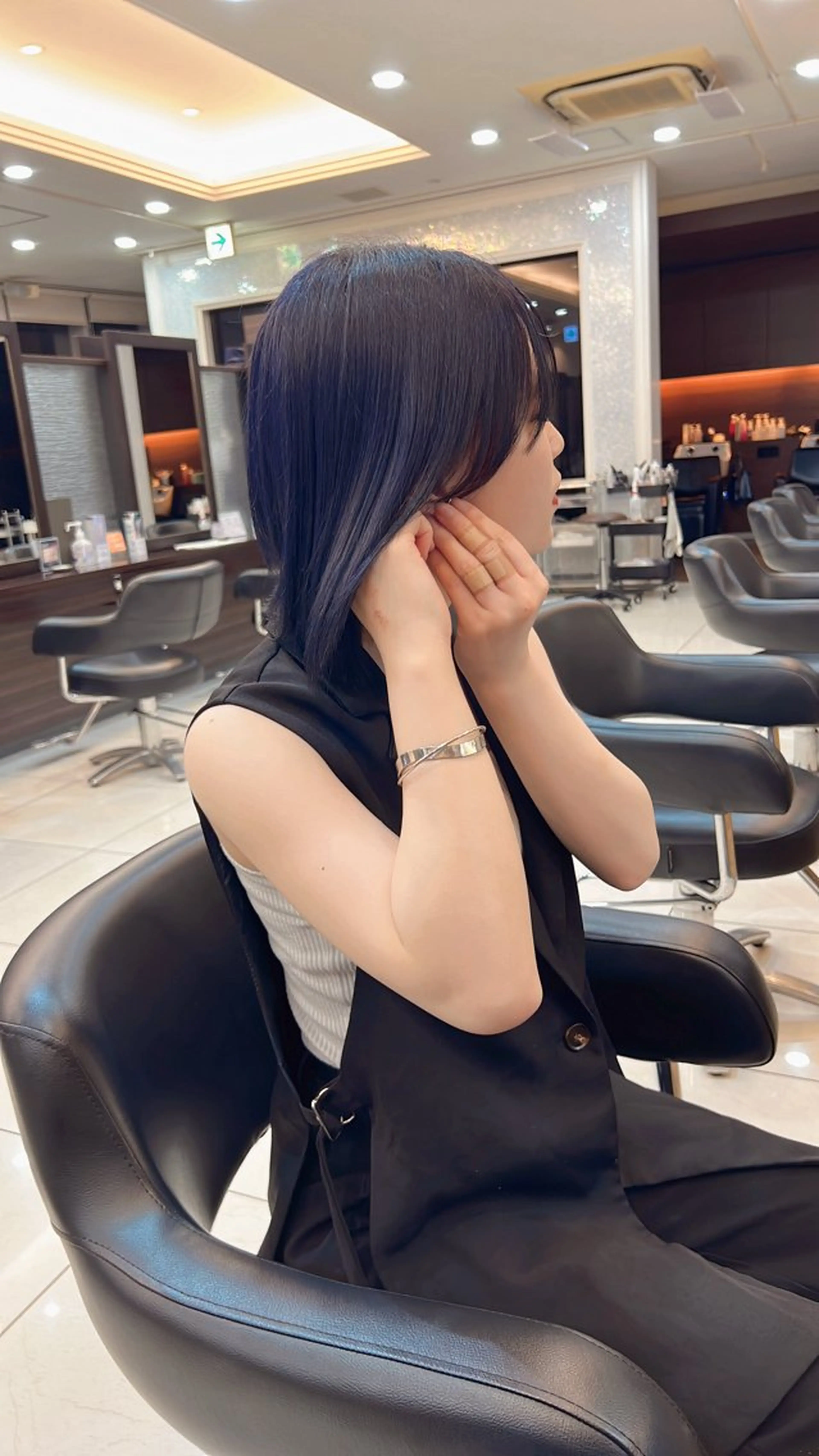 ミディアム カラー 黒髪 ブリーチ ブルーカラー ブルーブラック ボブ 透明感カラー✨🩵 韓国ヘアkanatoのヘアスタイル