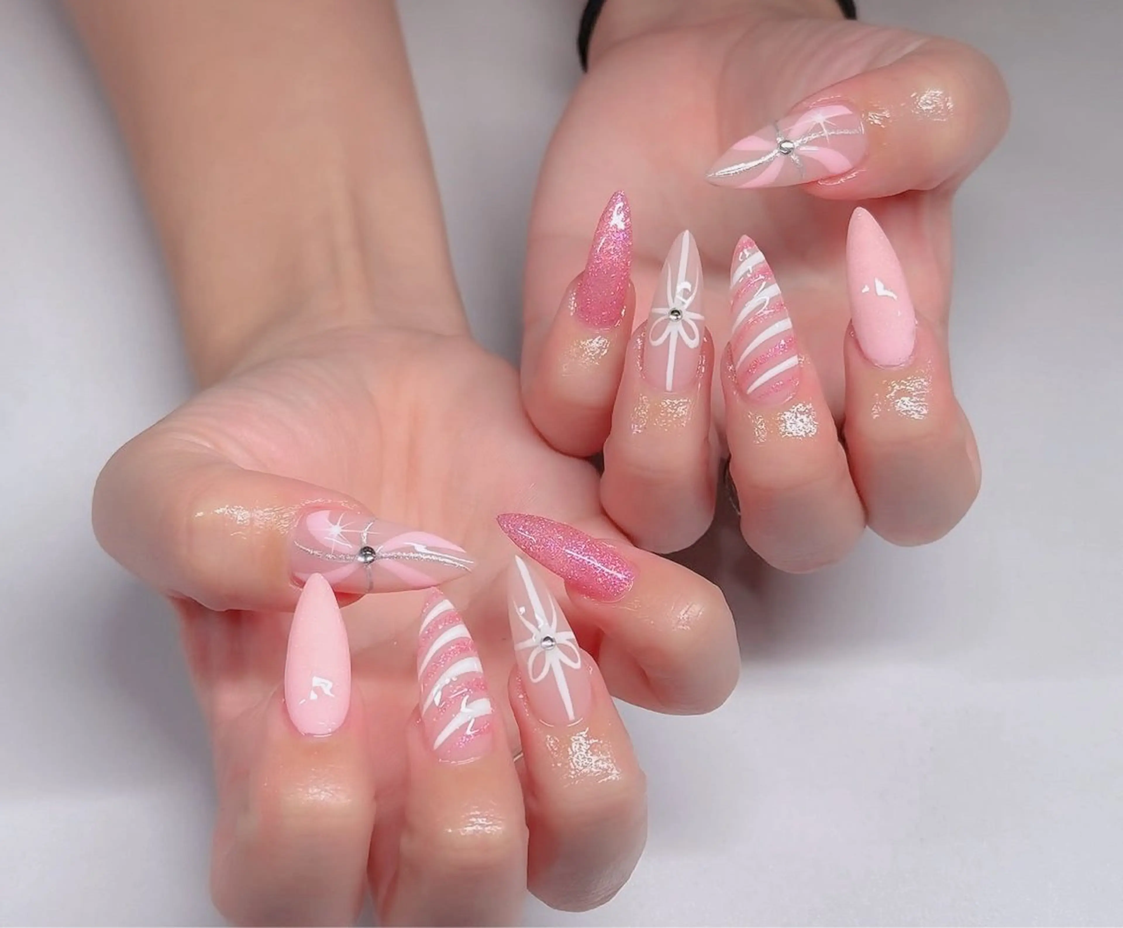 ネイル オーロラネイル フレンチネイル ジェルネイル ハロウィン キラキラネイル ハンドネイル H.baby Nail Salonのネイルデザイン