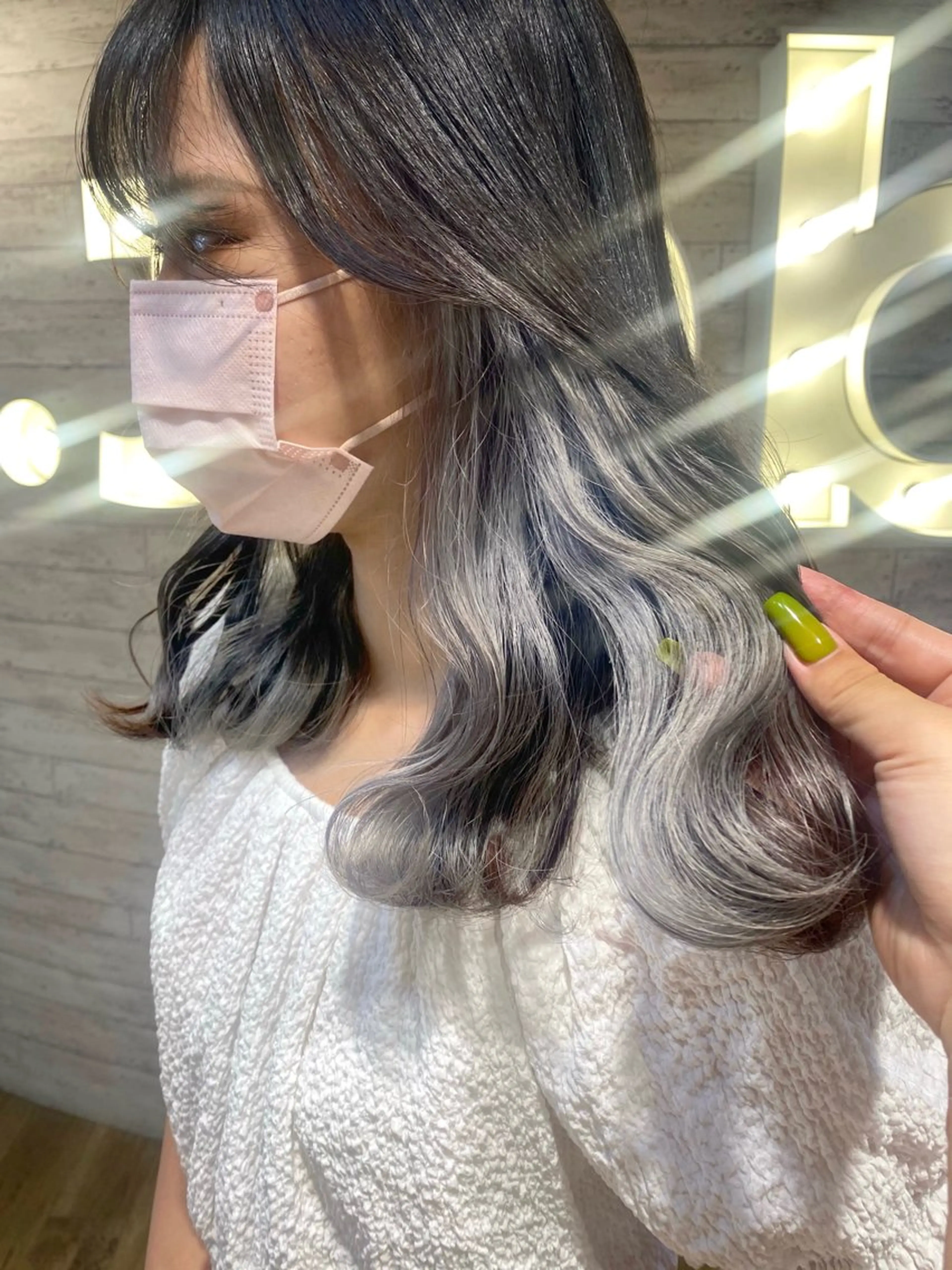 カラー ブリーチ 透明感カラー シルバー dot .tokyo所属・中村 彩夏のヘアスタイル