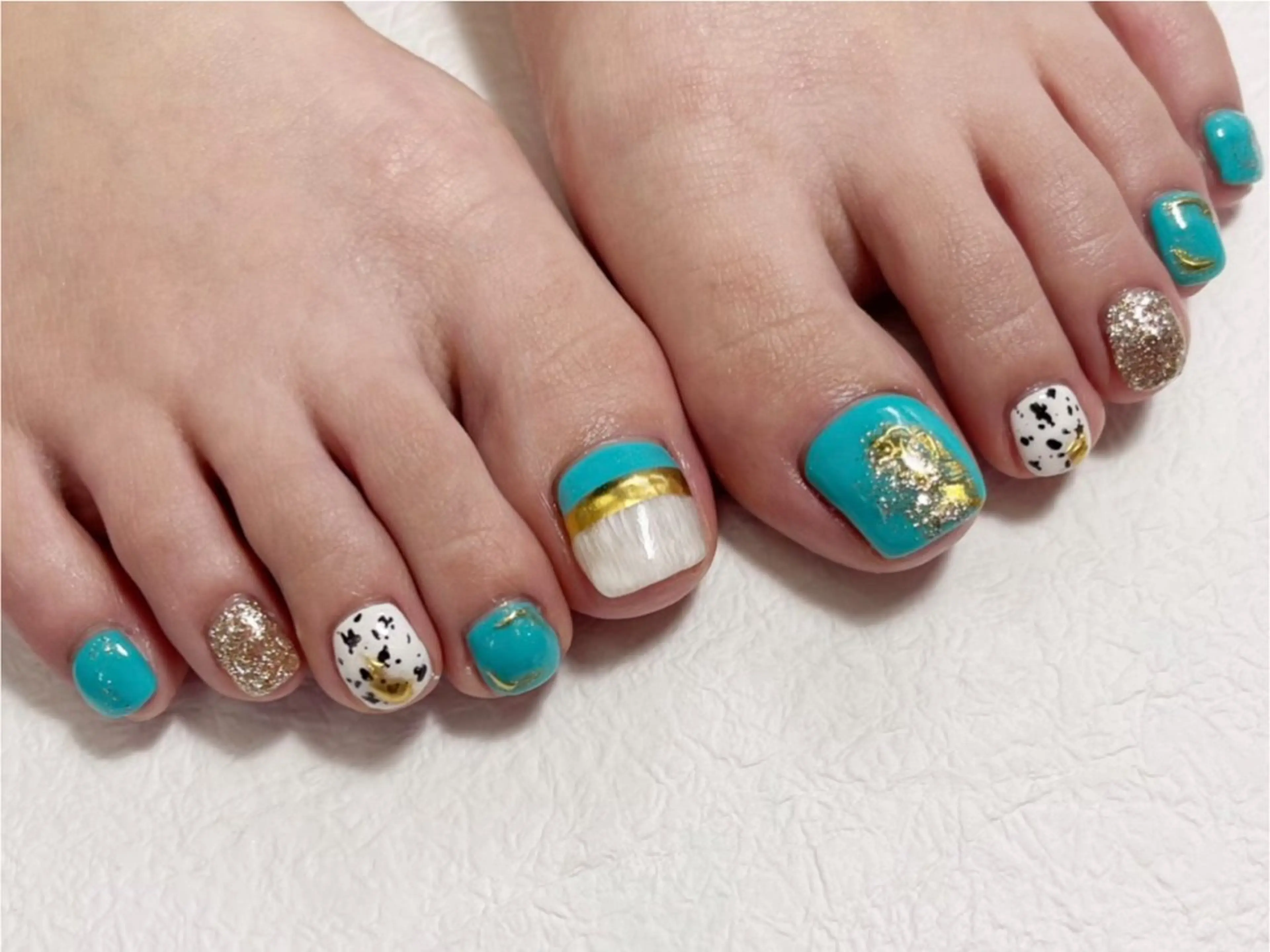 ネイル アートネイル フットネイル ジェルネイル キラキラネイル 韓国ネイル フットネイル Y nail なんば堀江店のネイルデザイン