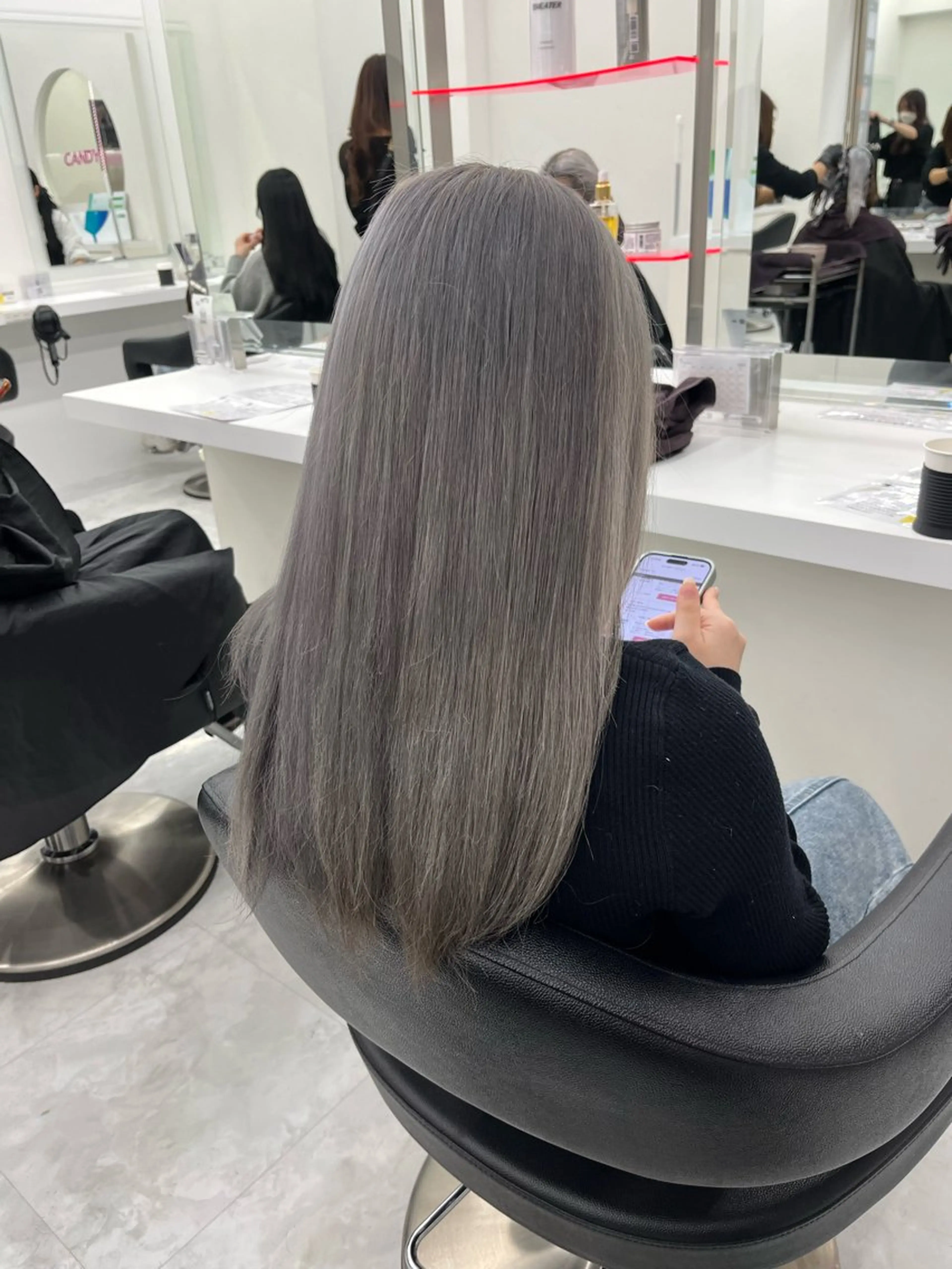 ロング カラー グレージュ シルバー シルバーグレージュ ヘアカラー 💖トレンド秋冬 カラー💖FUTAのヘアスタイル