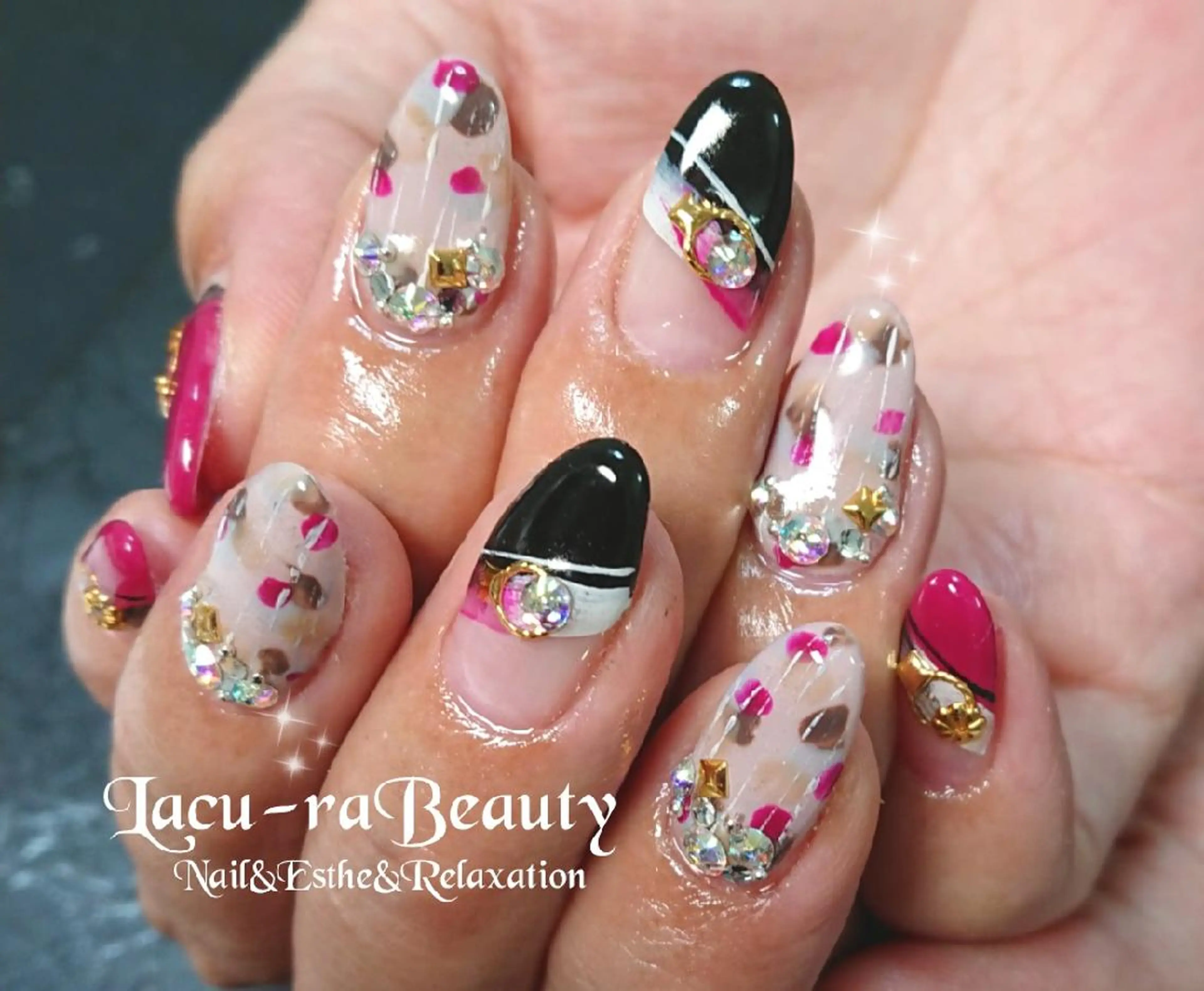 ネイル 小顔と腸の専門店 ラクーラビューティのエステ・リラクイメージ