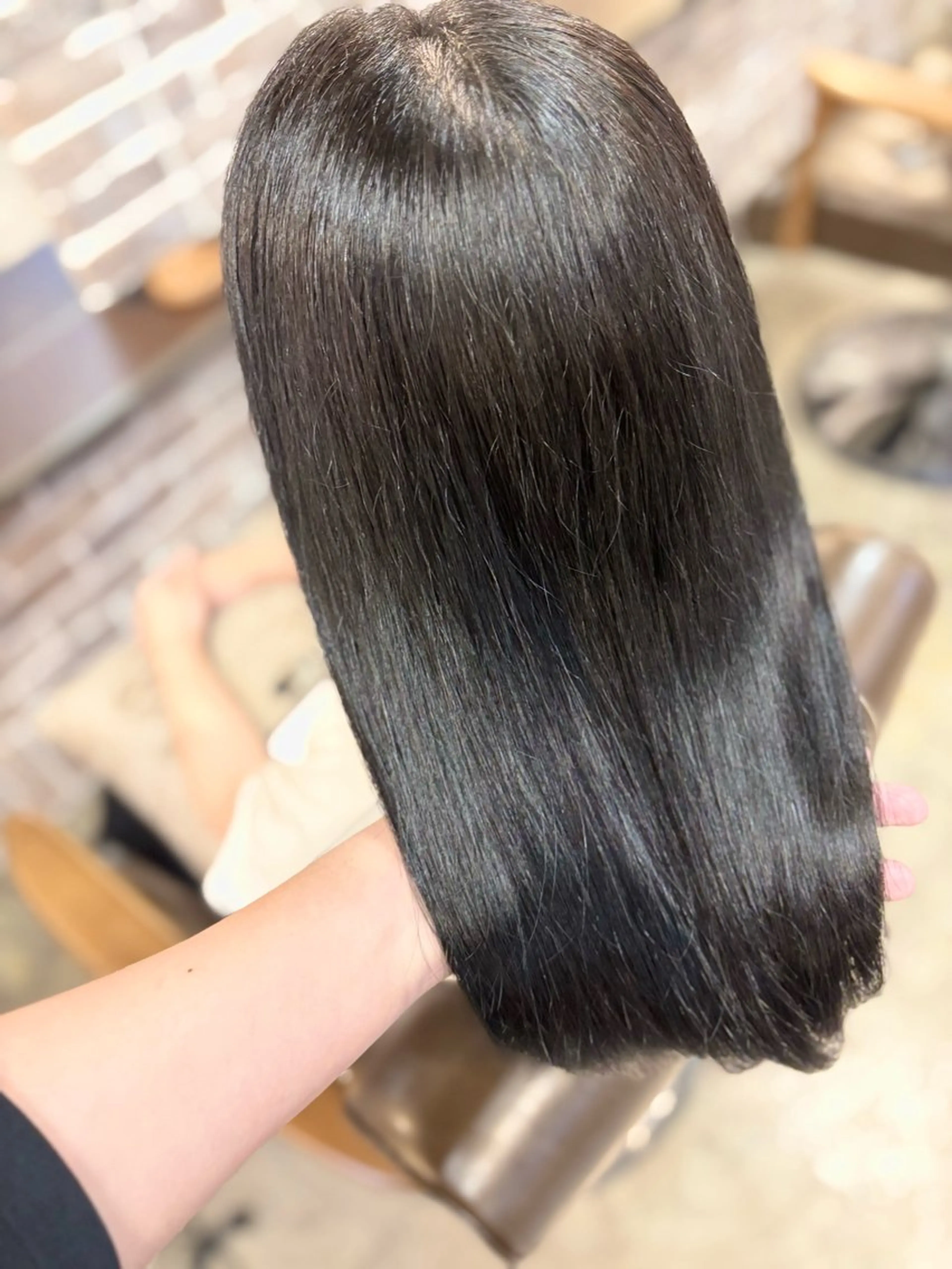 ミディアム カラー 黒髪 ブリーチ ブルーカラー ブルーブラック ヘアカラー カラーモデル/ 川野秀真のヘアスタイル