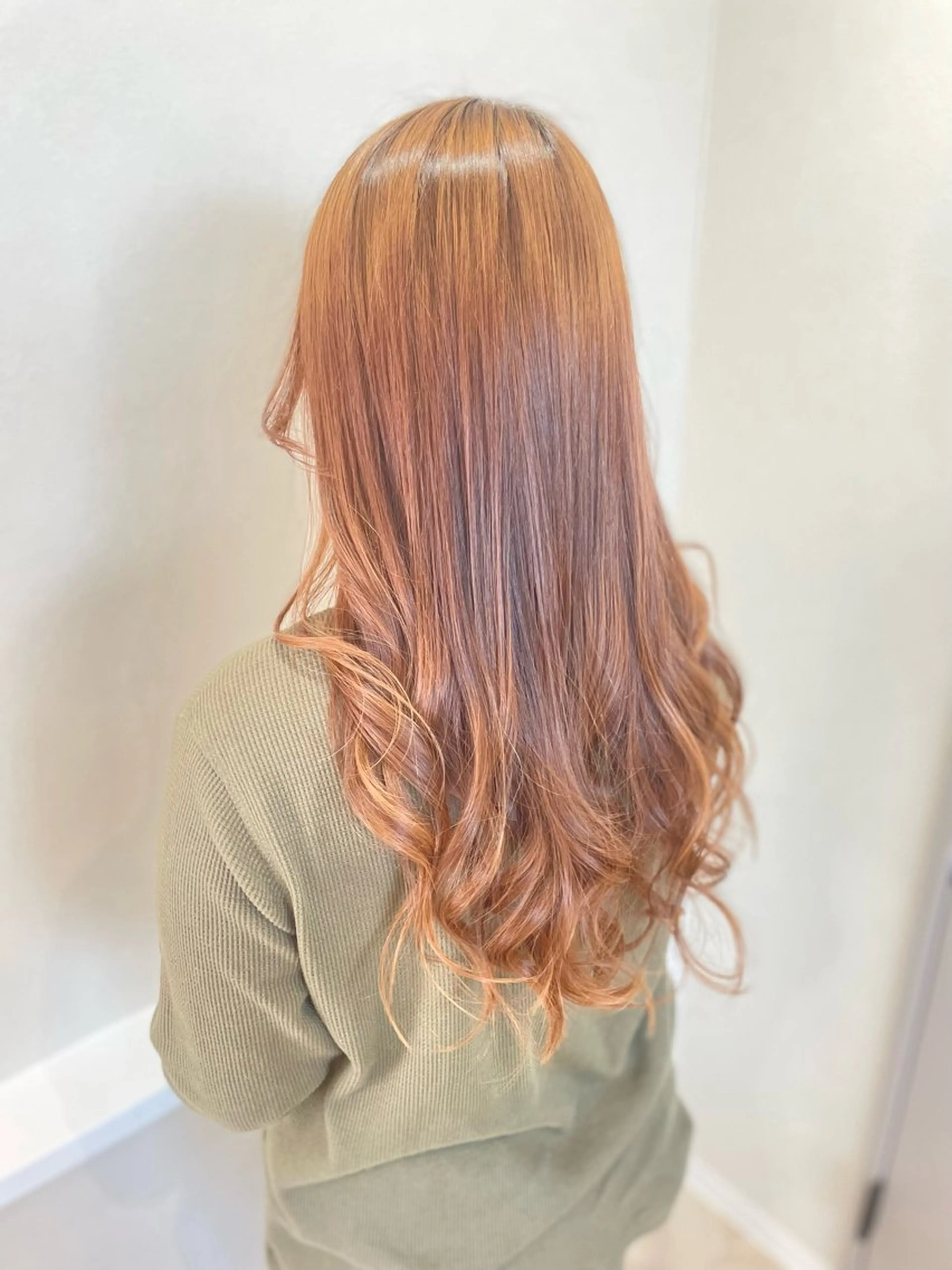 ロング カット ヘアカラー Re room.所属・Re room. 女性スタイリストのヘアスタイル