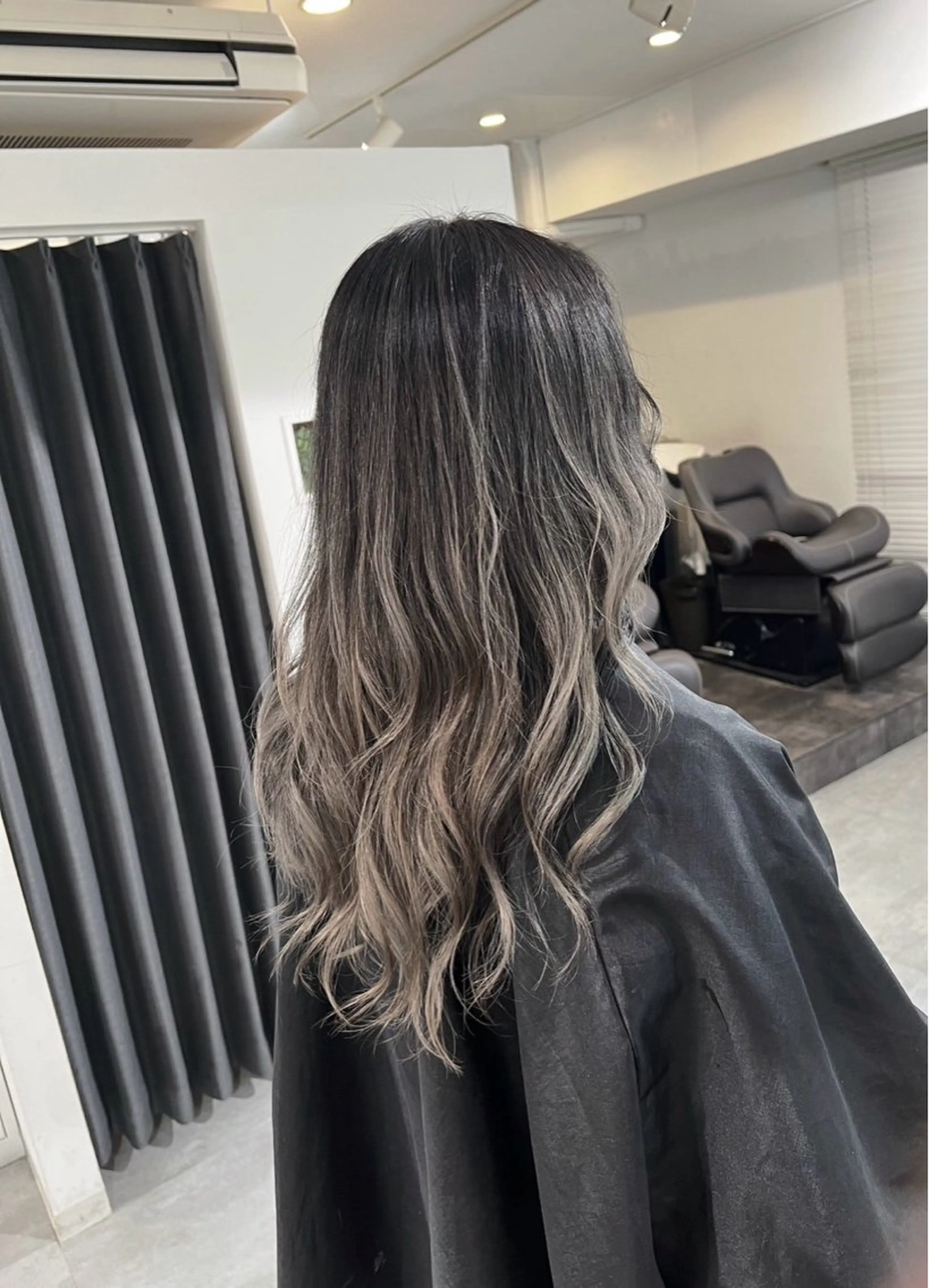 ロング カラー バレイヤージュ グレージュ レイヤーカット ヘアカラー トリートメント ROBIN所属・指名数No.1 /NAOYAのヘアスタイル