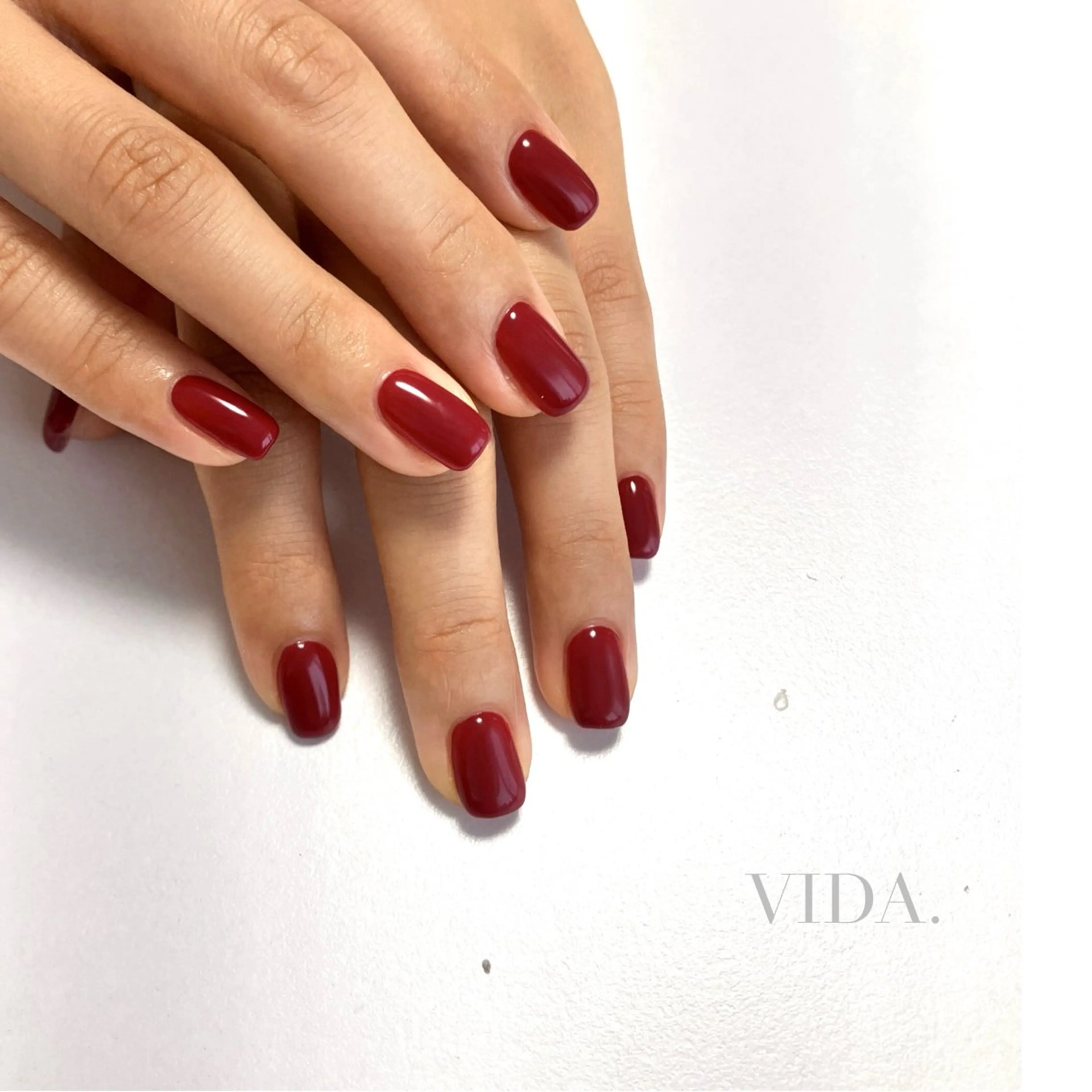 ネイル ボルドー ワンカラーネイル 赤色 ハンドネイル private salon VIDAのネイルデザイン