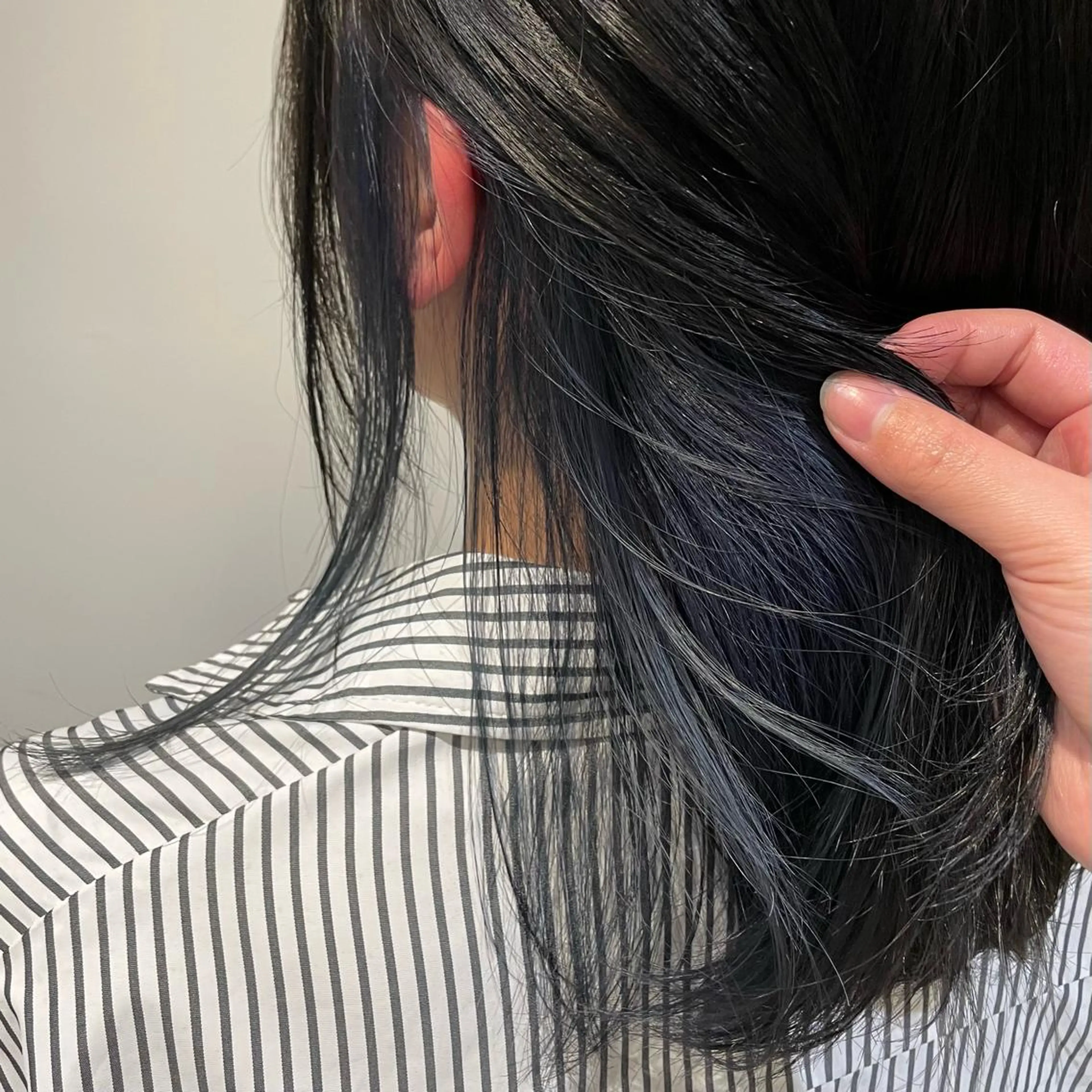 ミディアム カラー ブリーチ ブルーカラー インナーカラー feliz🤍 RINAのマツエク・マツパデザイン