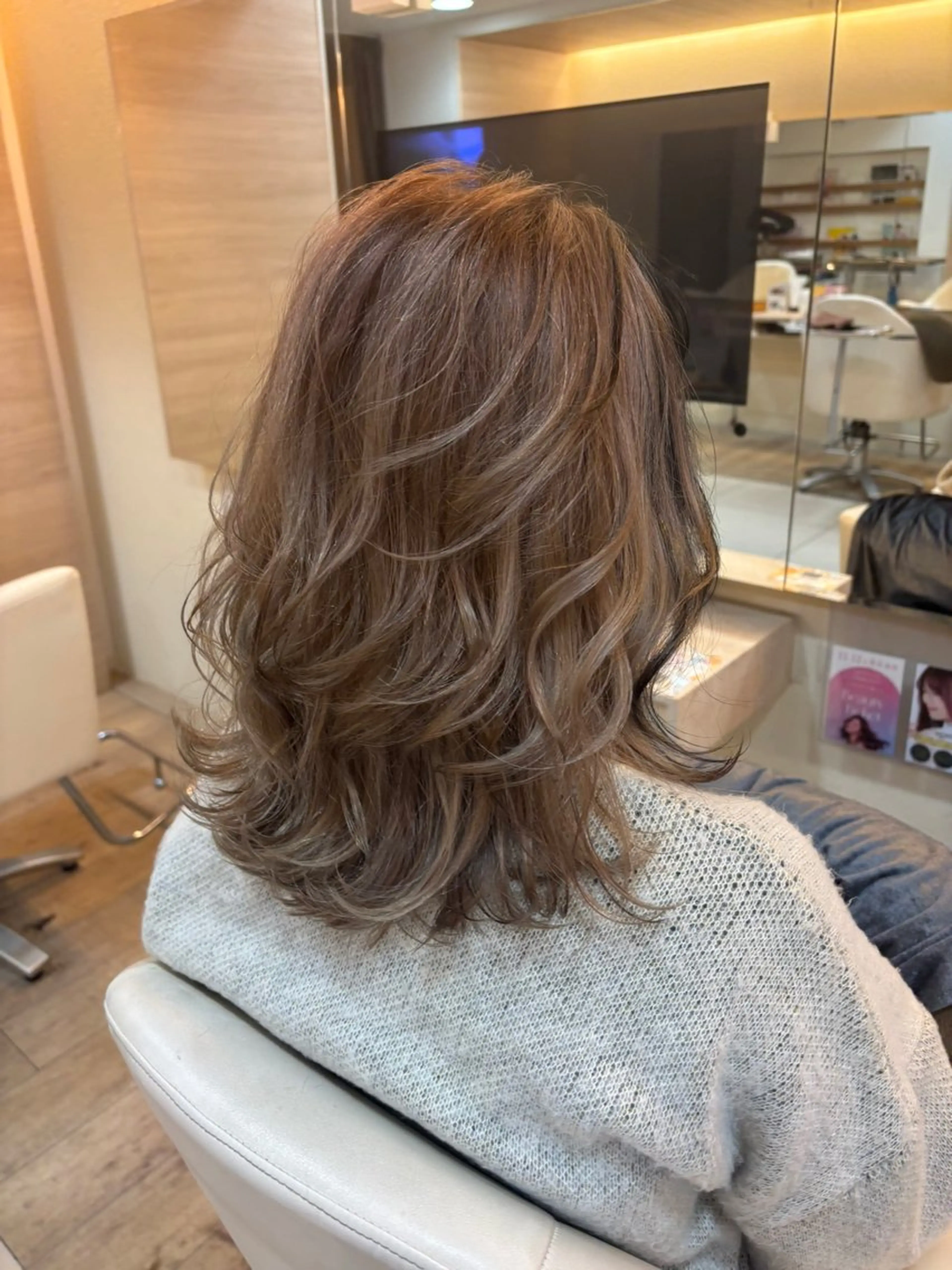 ミディアム カラー ミストバング ベージュカラー デザインカラー  フェイスフレーミング イルミナカラー ヘアカラー トリートメント 塩谷黎✨ブリーチ無W カラーメンズパーマ✨のヘアスタイル