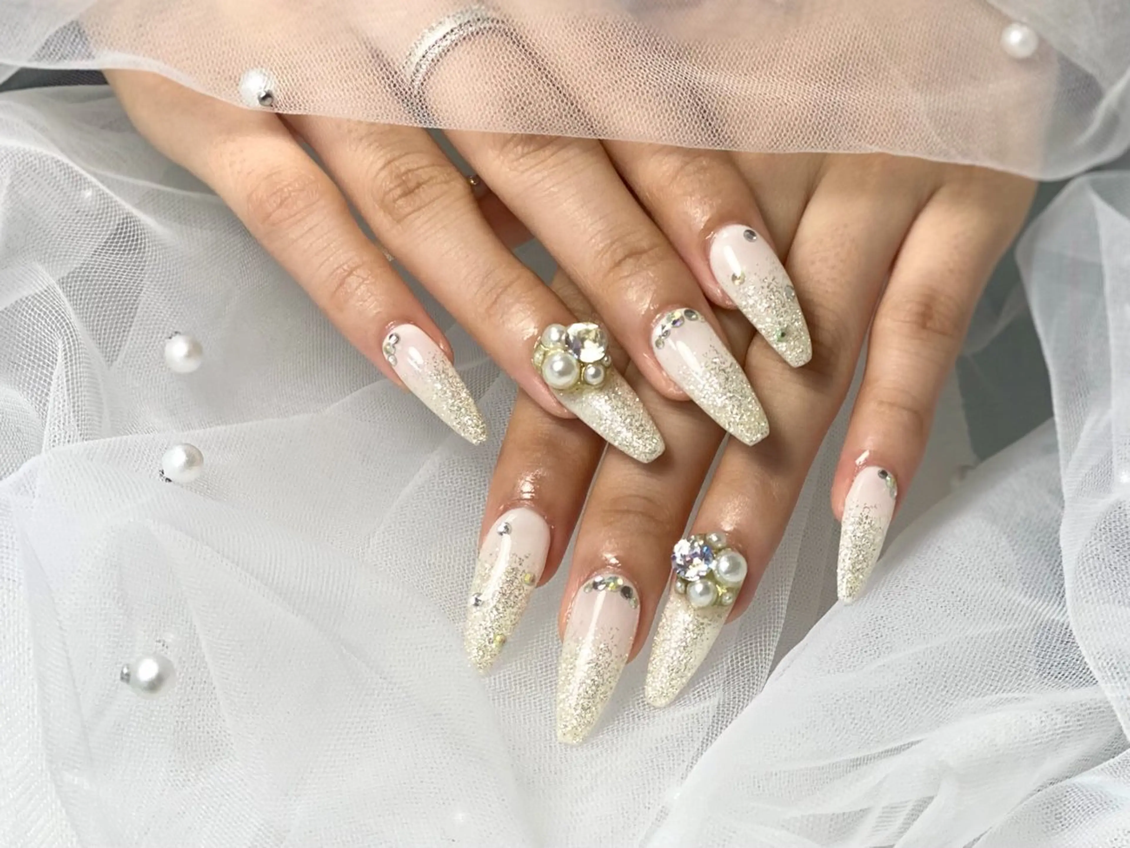 ネイル シルバー ホワイト ハンドネイル Nail Eyelashのネイルデザイン