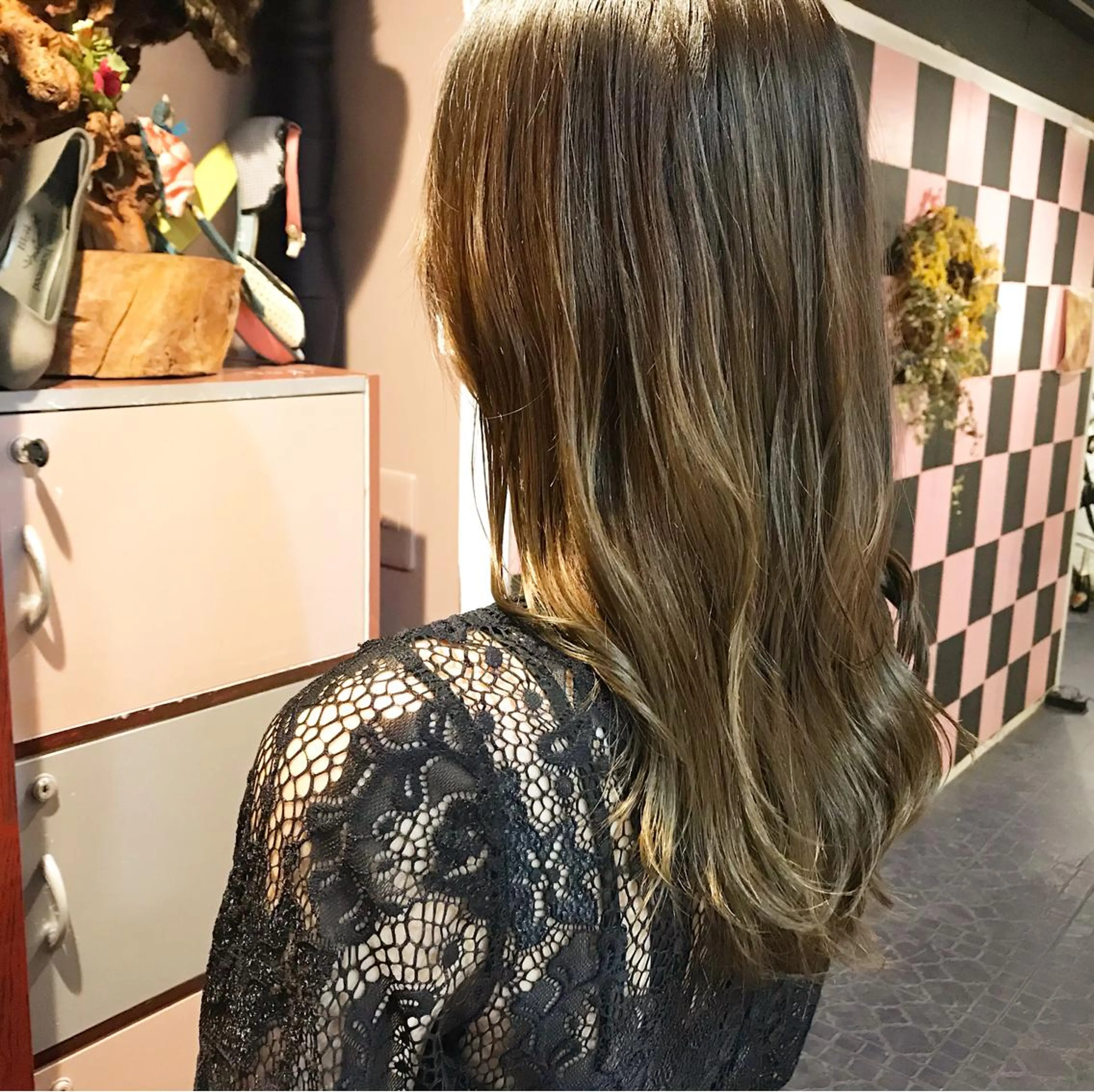 ミディアム カラー パーマ ヘアアレンジ アッシュ ベージュカラー nike所属・nike にけのヘアスタイル