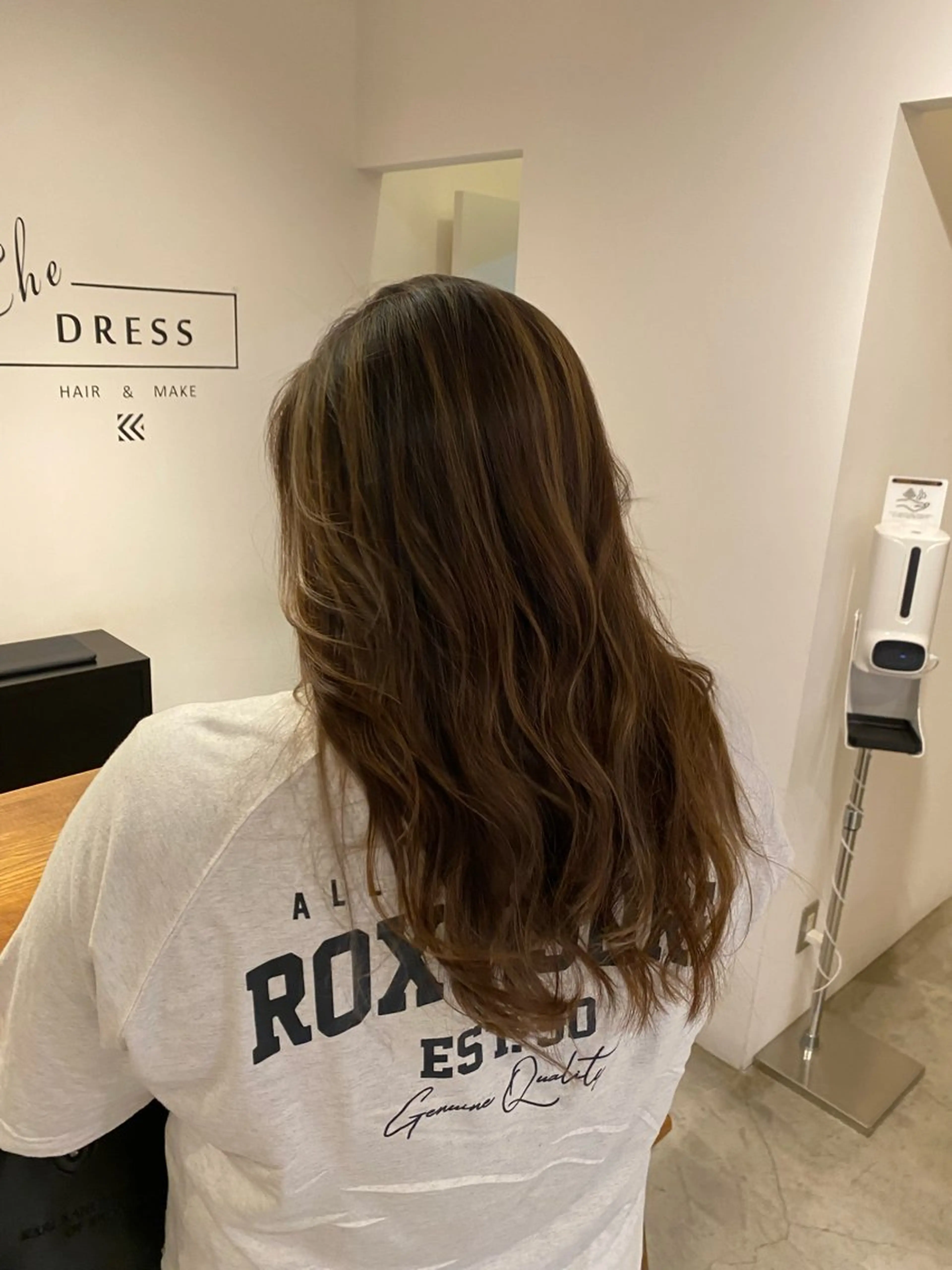 カラー dress nanamiのヘアスタイル