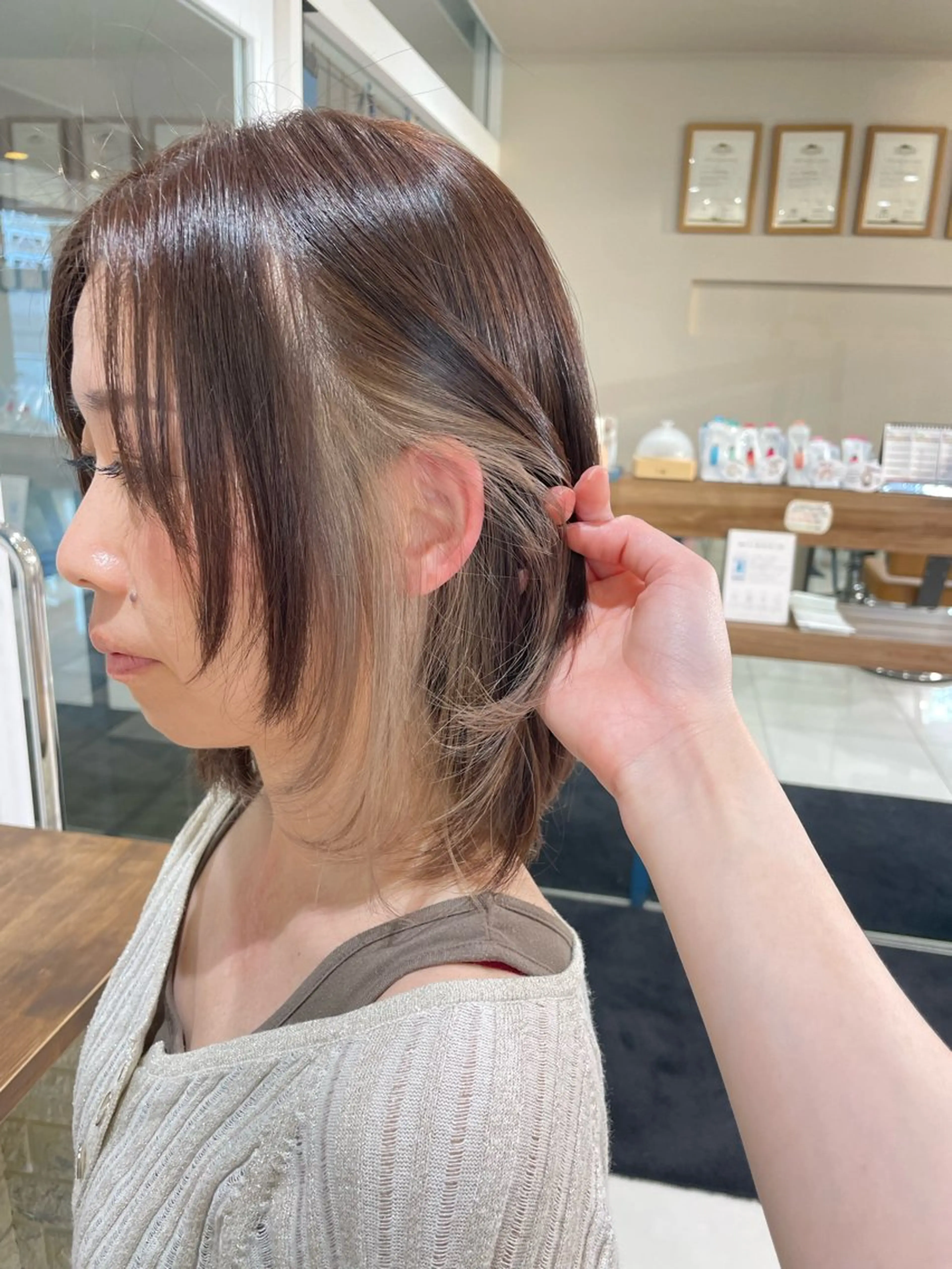 ミディアム カラー イヤリングカラー 顔周りカット シャギー ♚Honoka♚ カラーモデル募集中のヘアスタイル