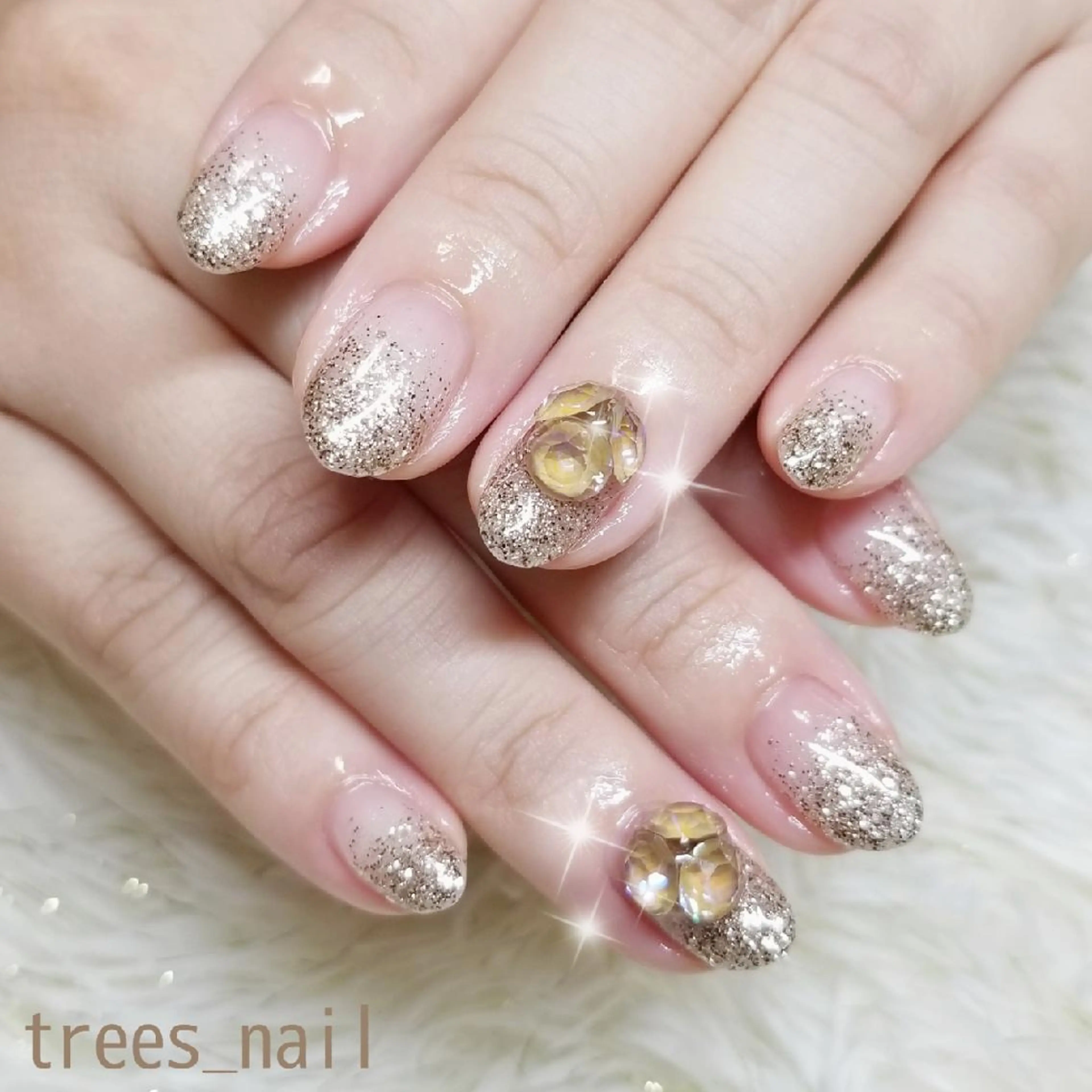 ネイル ブラウン グラデーション ホログラムネイル ラメ(グリッター) ラメグラデーション trees_ nailのネイルデザイン