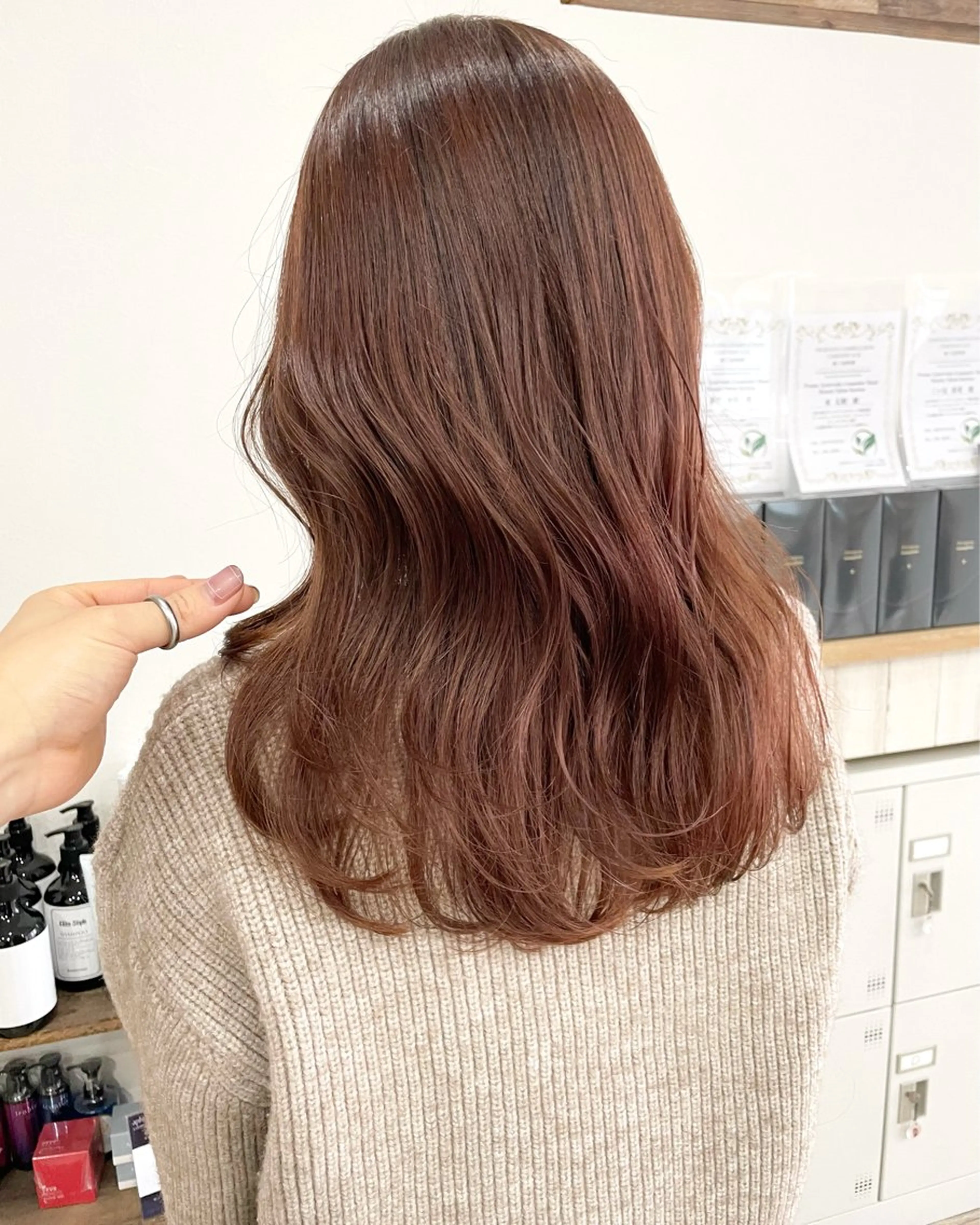 ロング カラー ベージュカラー ブリーチ ブリーチなしカラー ピンクカラー ピンクベージュ カット ヘアカラー トリートメント Kamie 三宮のヘアスタイル