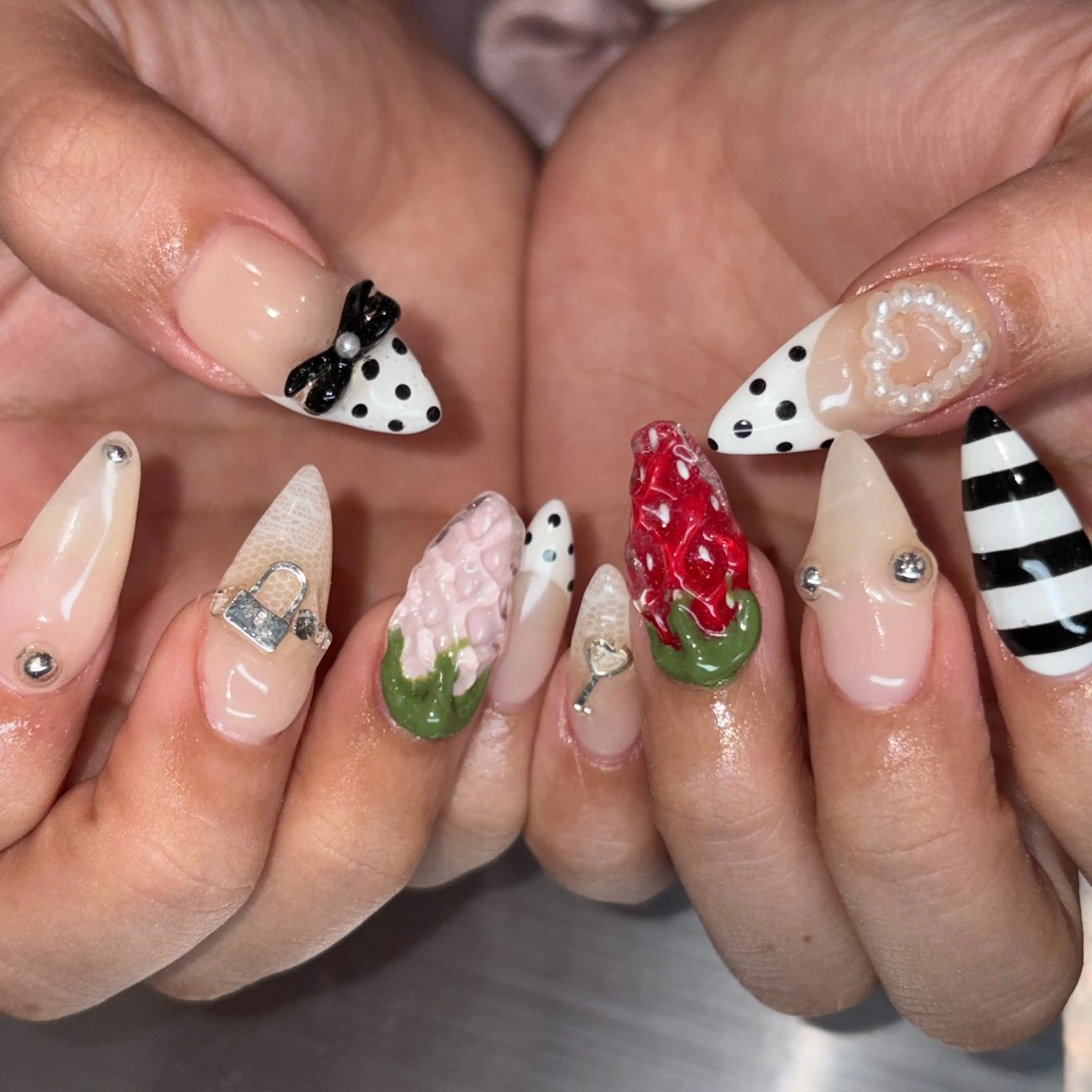 ネイル ハンドネイル 👽個性派ネイル🎀 komachiのマツエク・マツパデザイン