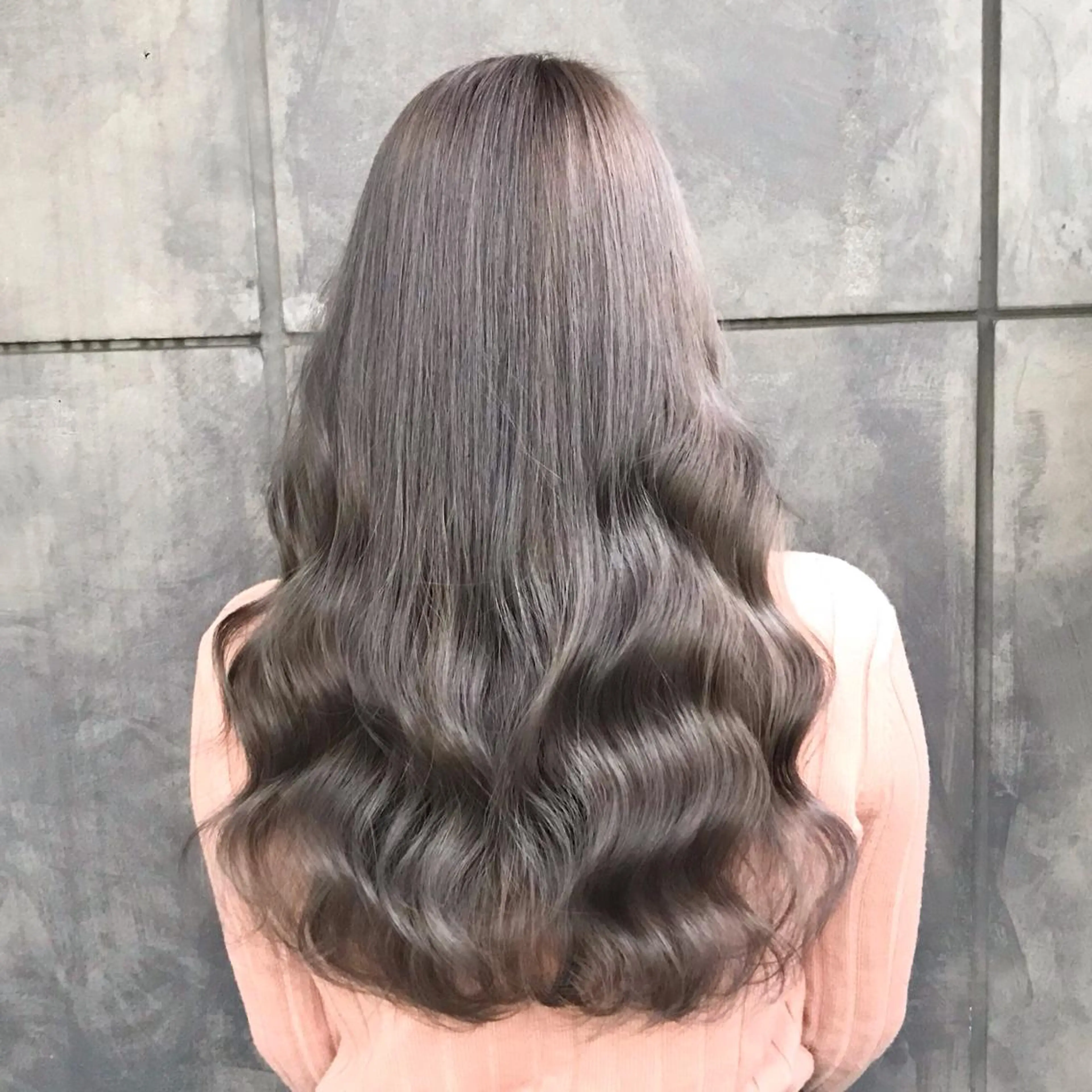 ロング カラー アッシュ アッシュグレー アッシュグレージュ ブリーチ グレージュ サロウィン所属・K-POP好き美容師 🇰🇷Kai.Yのヘアスタイル