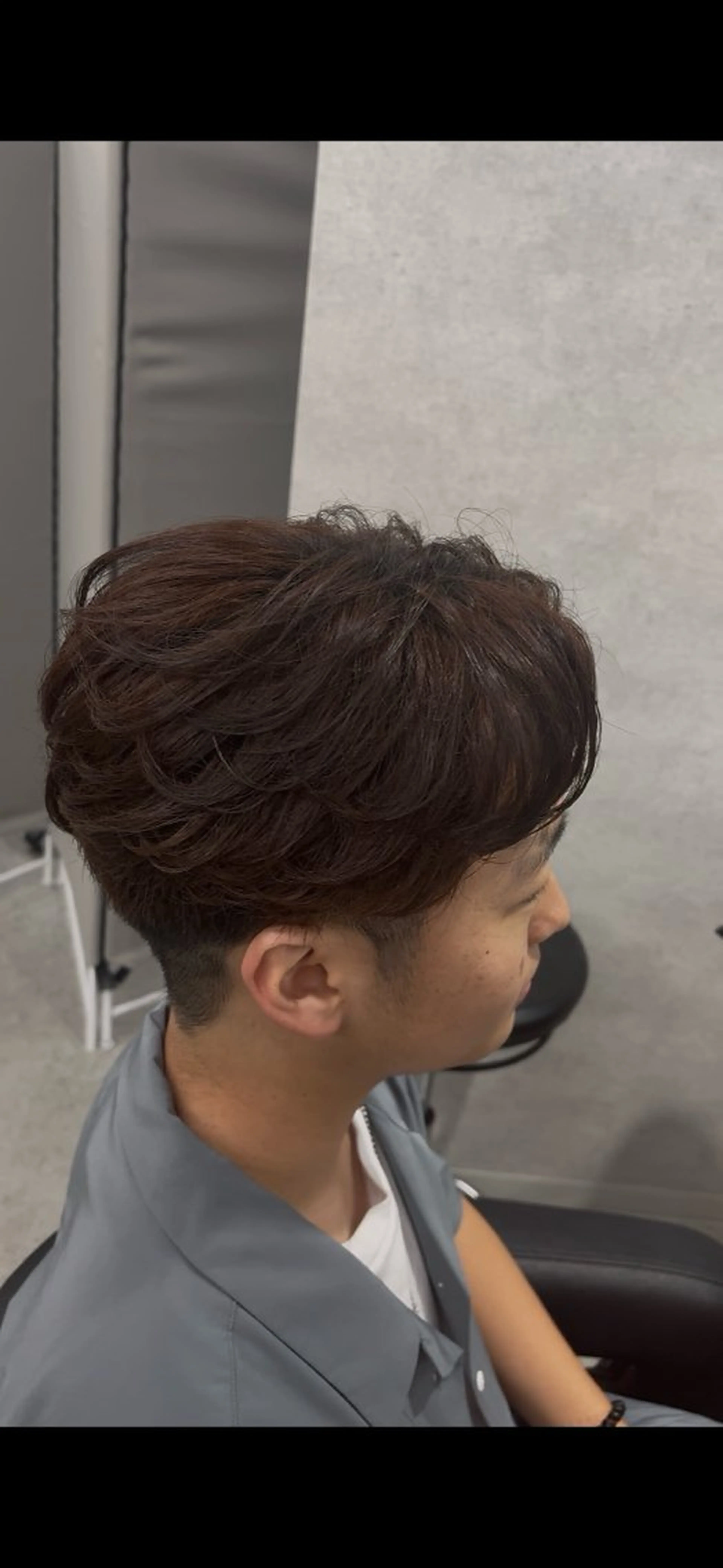 カラー パーマ メンズ センターパート フェザーパーマ メンズハイライト メンズメッシュ マッシュ センターパート/フェ ザー🔥SHUYAのヘアスタイル