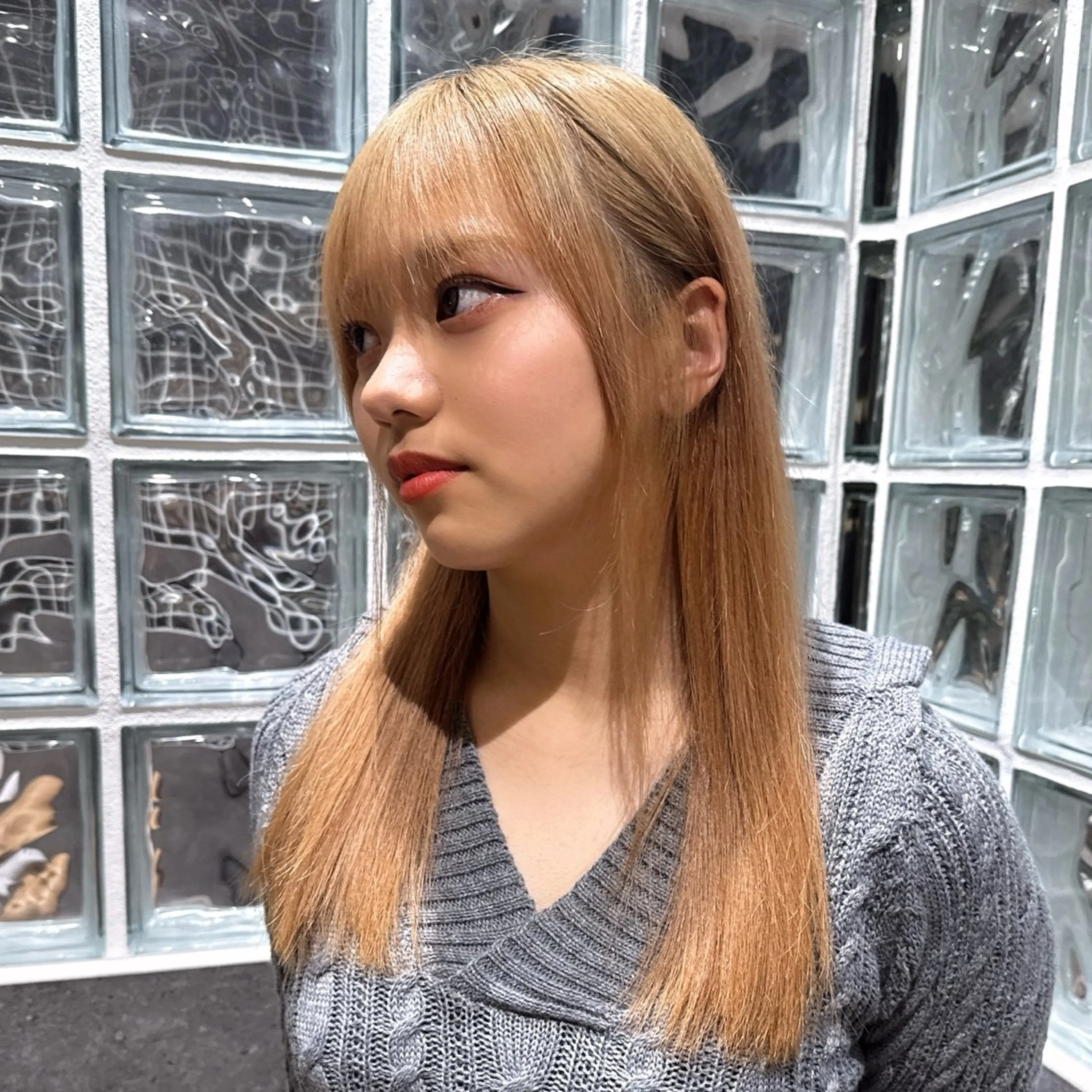 セミロング カラー Ma cherie by Lond所属・ハイトーン/ ブリーチAikaのヘアスタイル