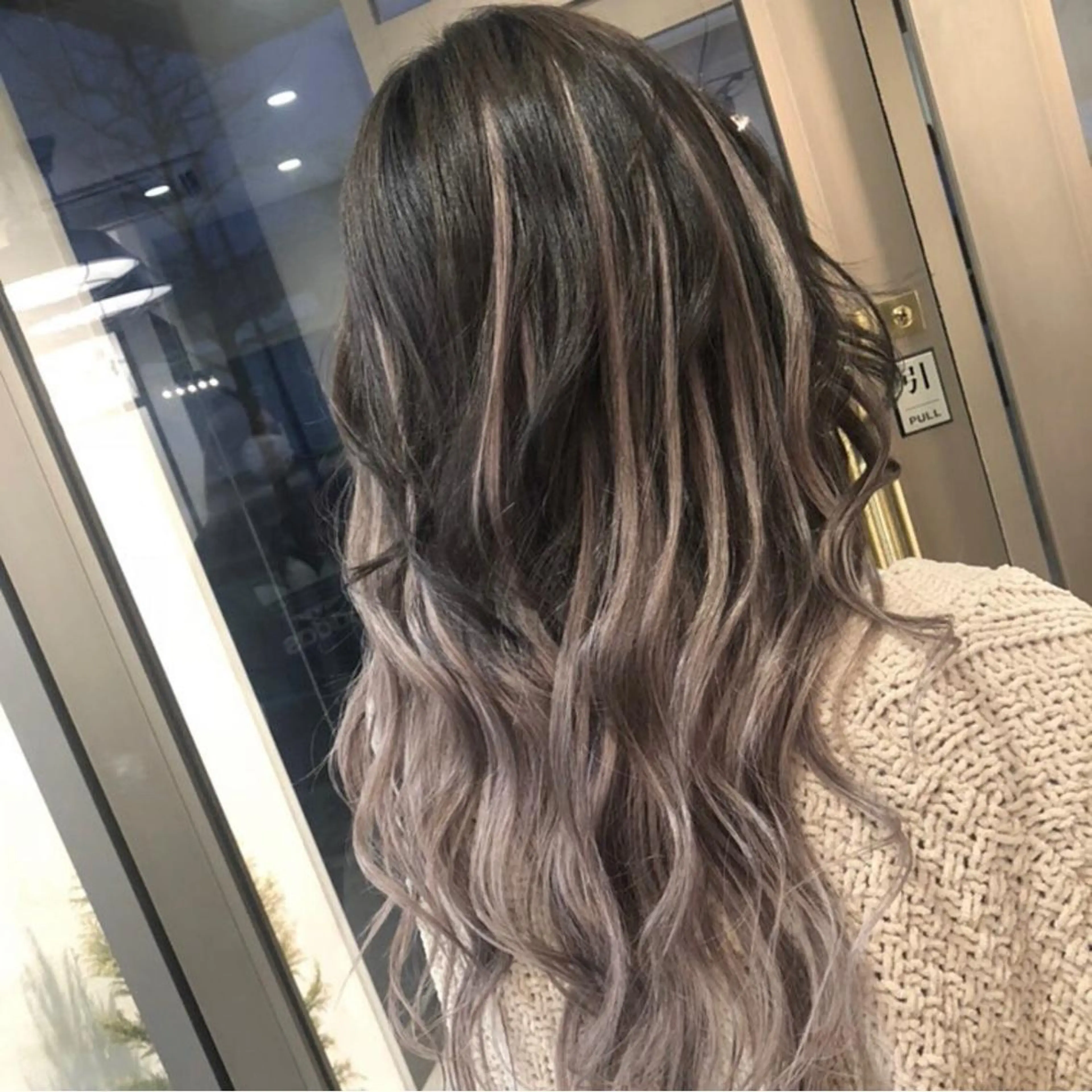 セミロング カラー ヘアアレンジ シールエクステ バレイヤージュ デザインカラー ハイライトカラー エクステ アンドウ ユウ/ レイヤーカット/韓国のヘアスタイル