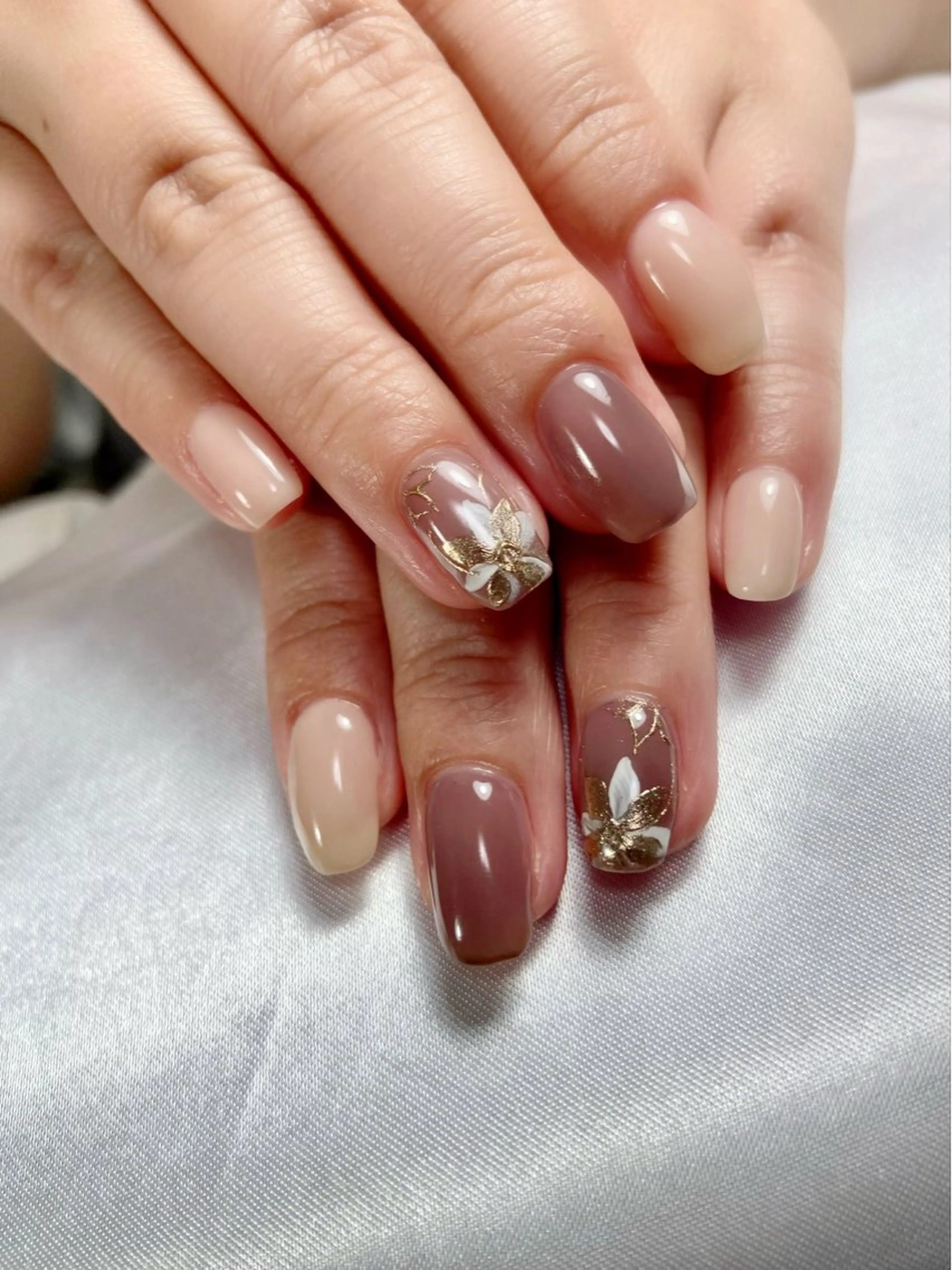 ネイル ブラウン フラワーネイル 冬ネイル ハンドネイル ﾈｲﾙｻﾛﾝ Bellefleurのネイルデザイン