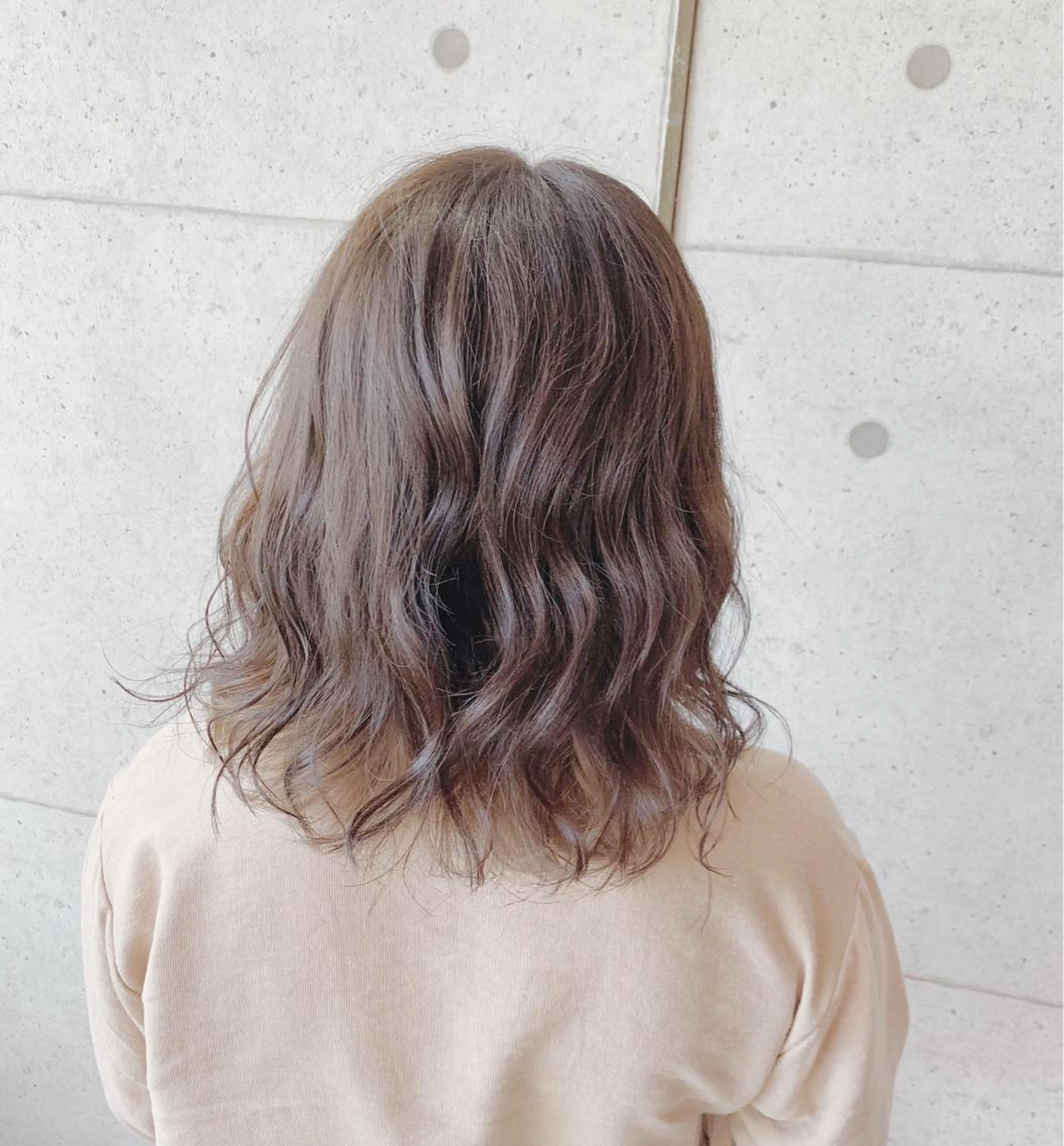 ミディアム カラー 福森 みずきのヘアスタイル