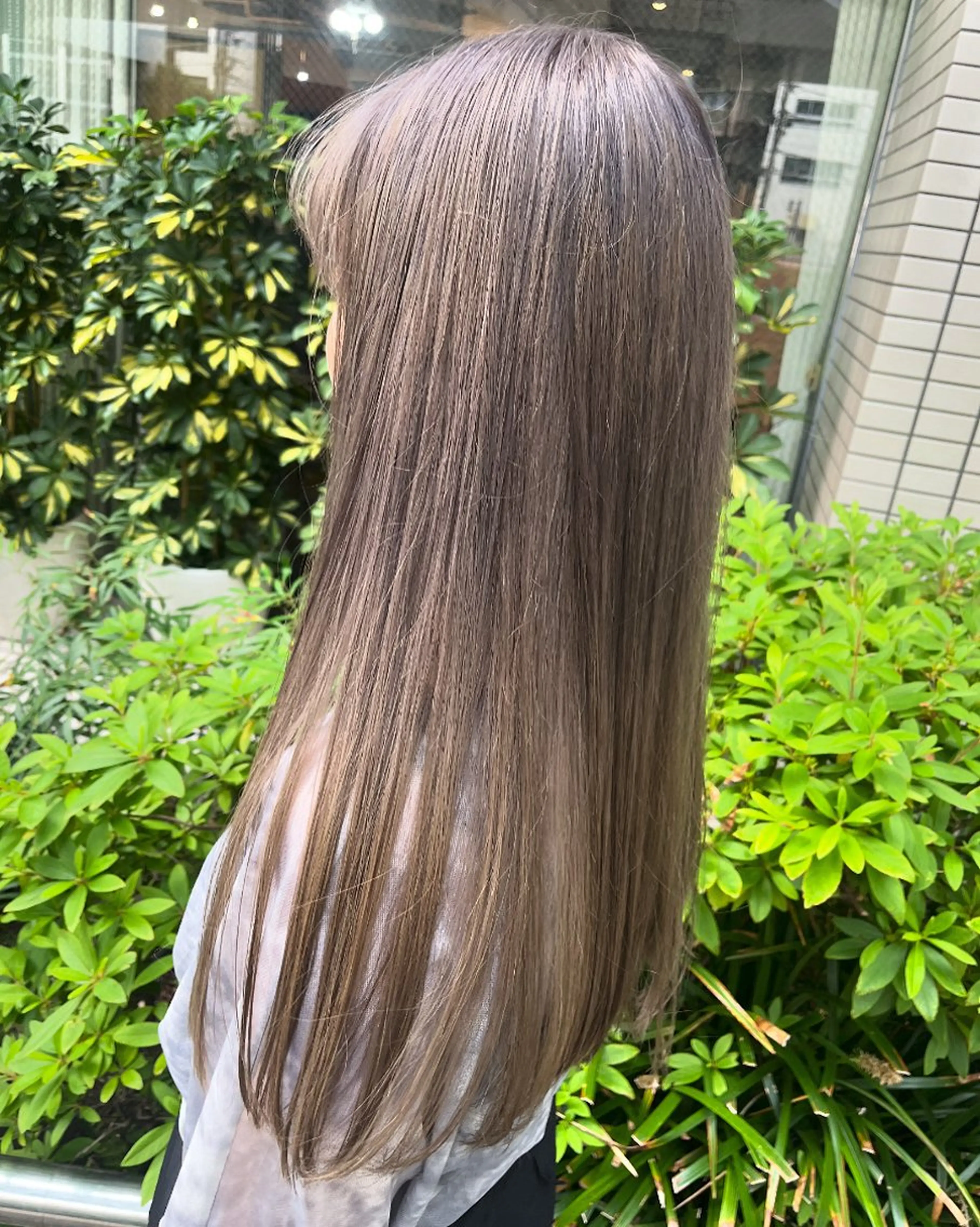 ロング カラー グレージュ カット ヘアカラー トリートメント モモカ/ハイトーン /バレイヤージュのヘアスタイル