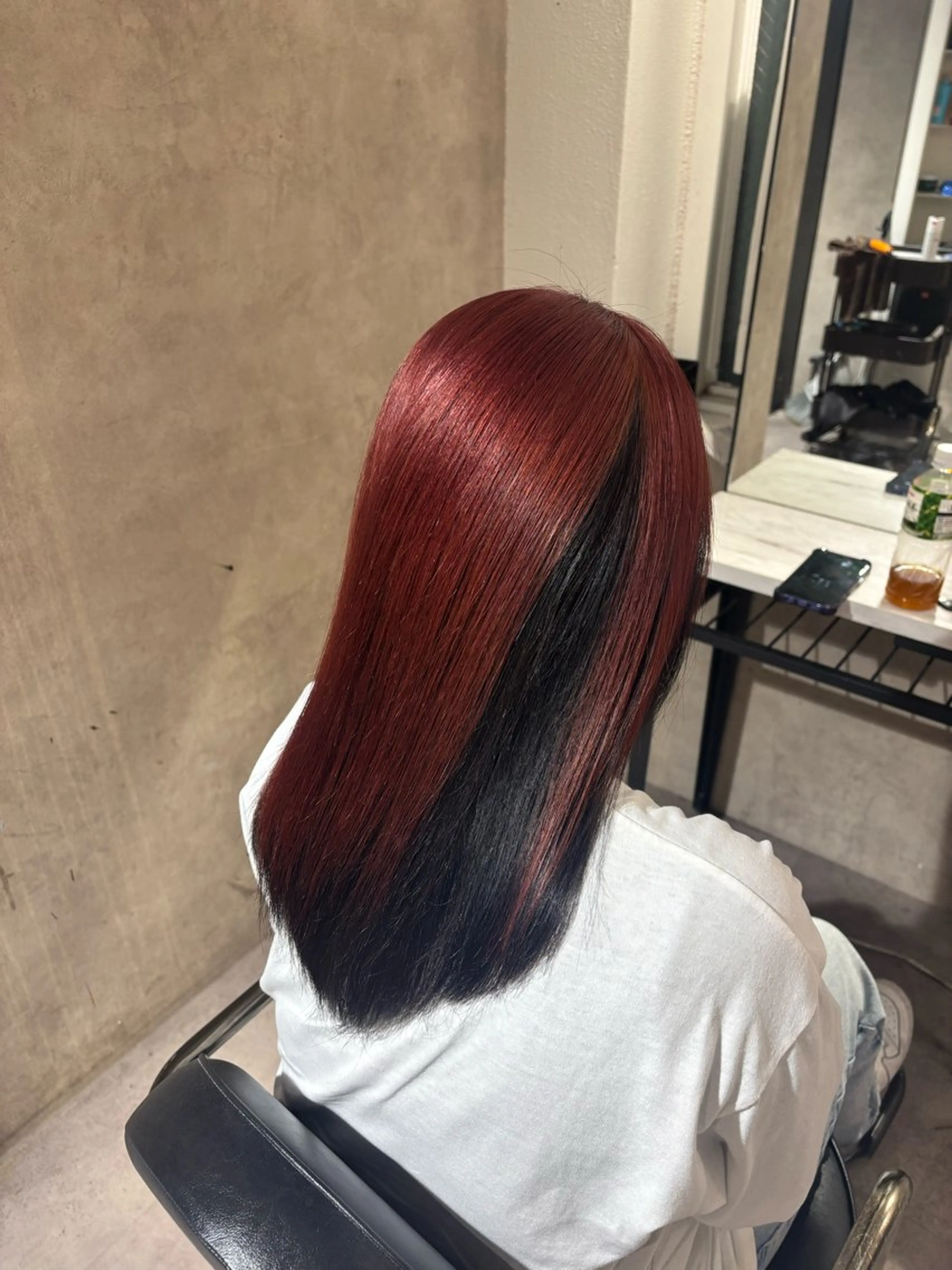 カラー ハイトーン YONIのヘアスタイル