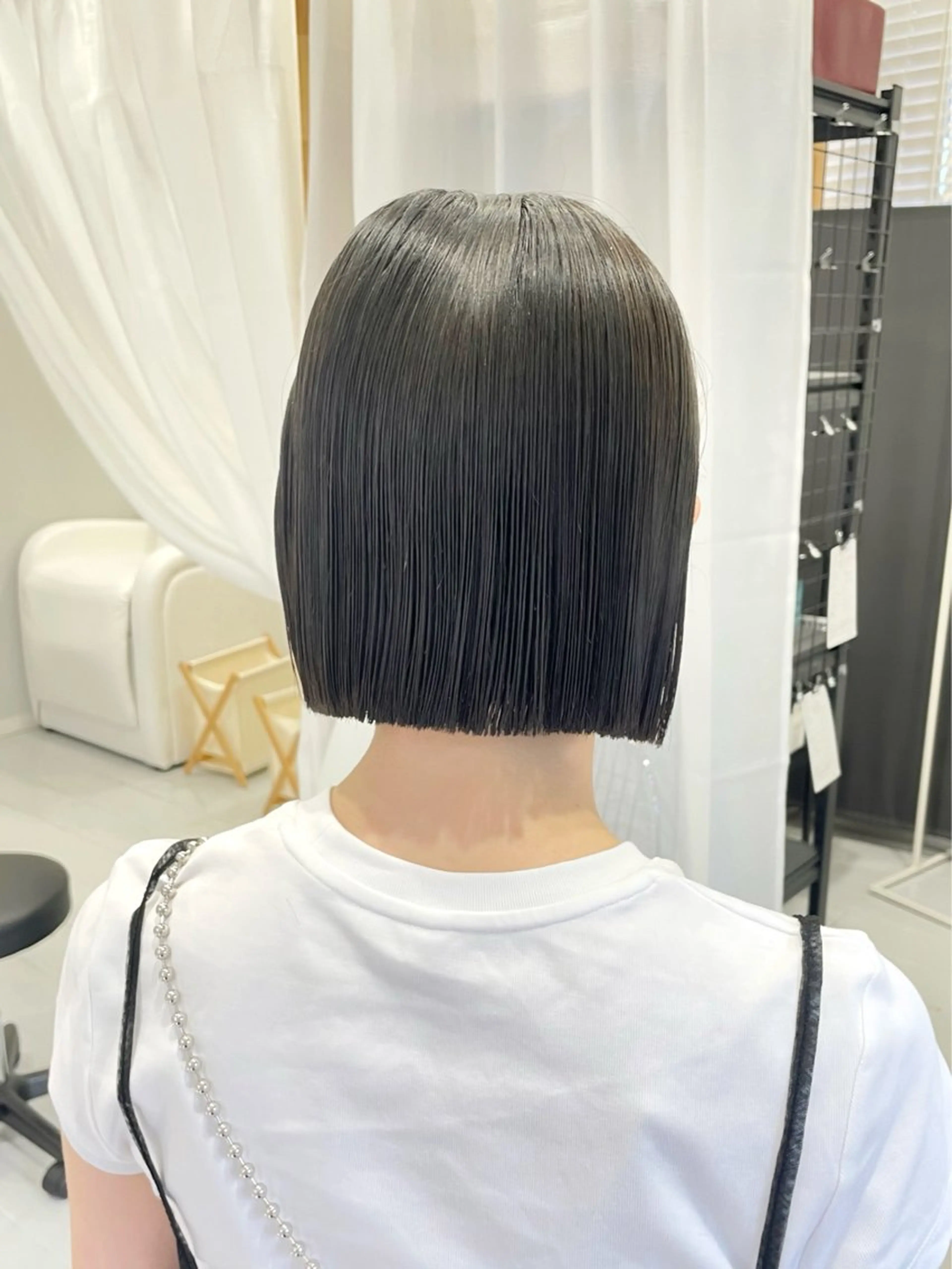 ショート カラー カット ヘアカラー 縮毛矯正 トリートメント ぱつっとボブ/ 小野あかねのヘアスタイル