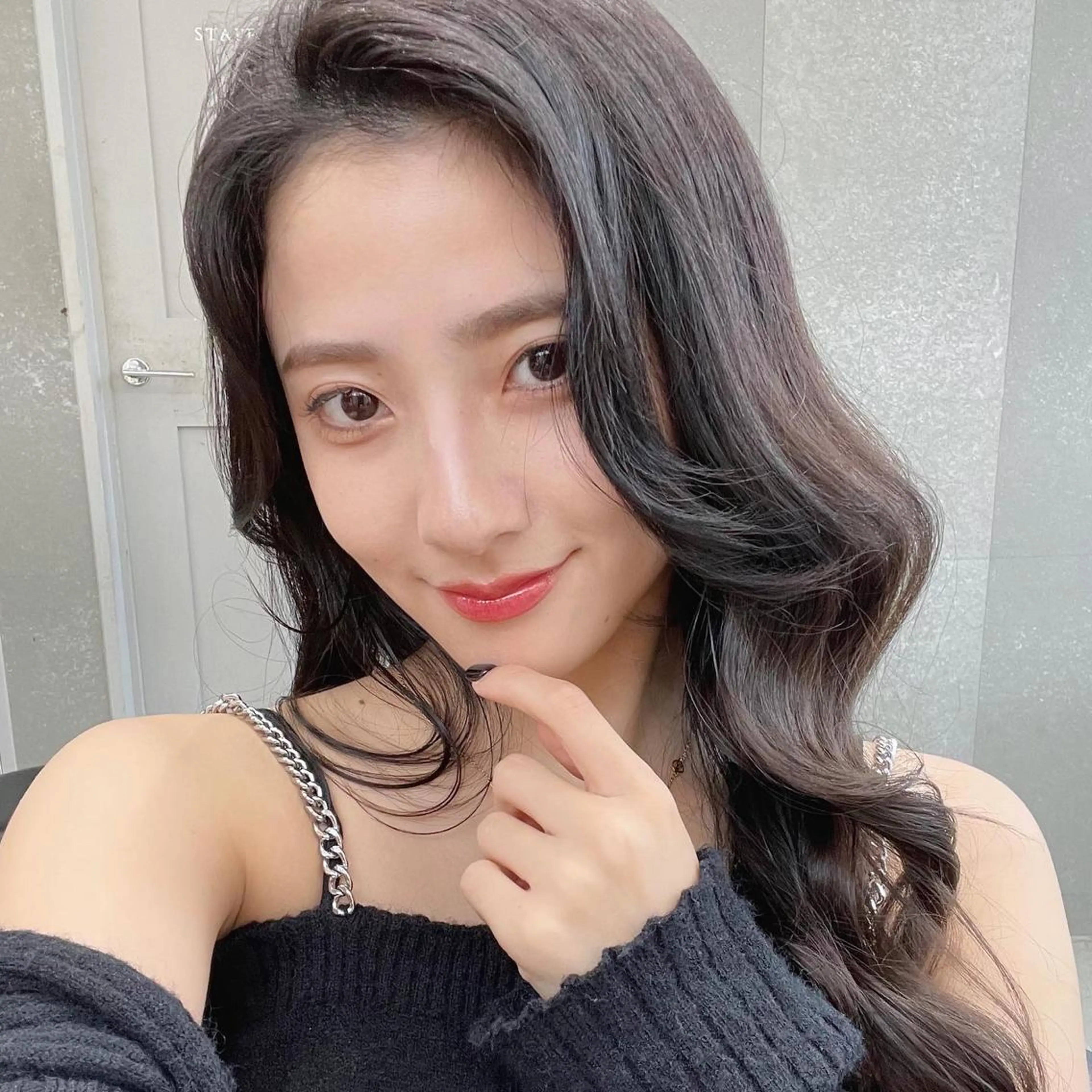 ロング カット ヘアカラー トリートメント 山本翔一郎 韓国顔周りレイヤーのヘアスタイル