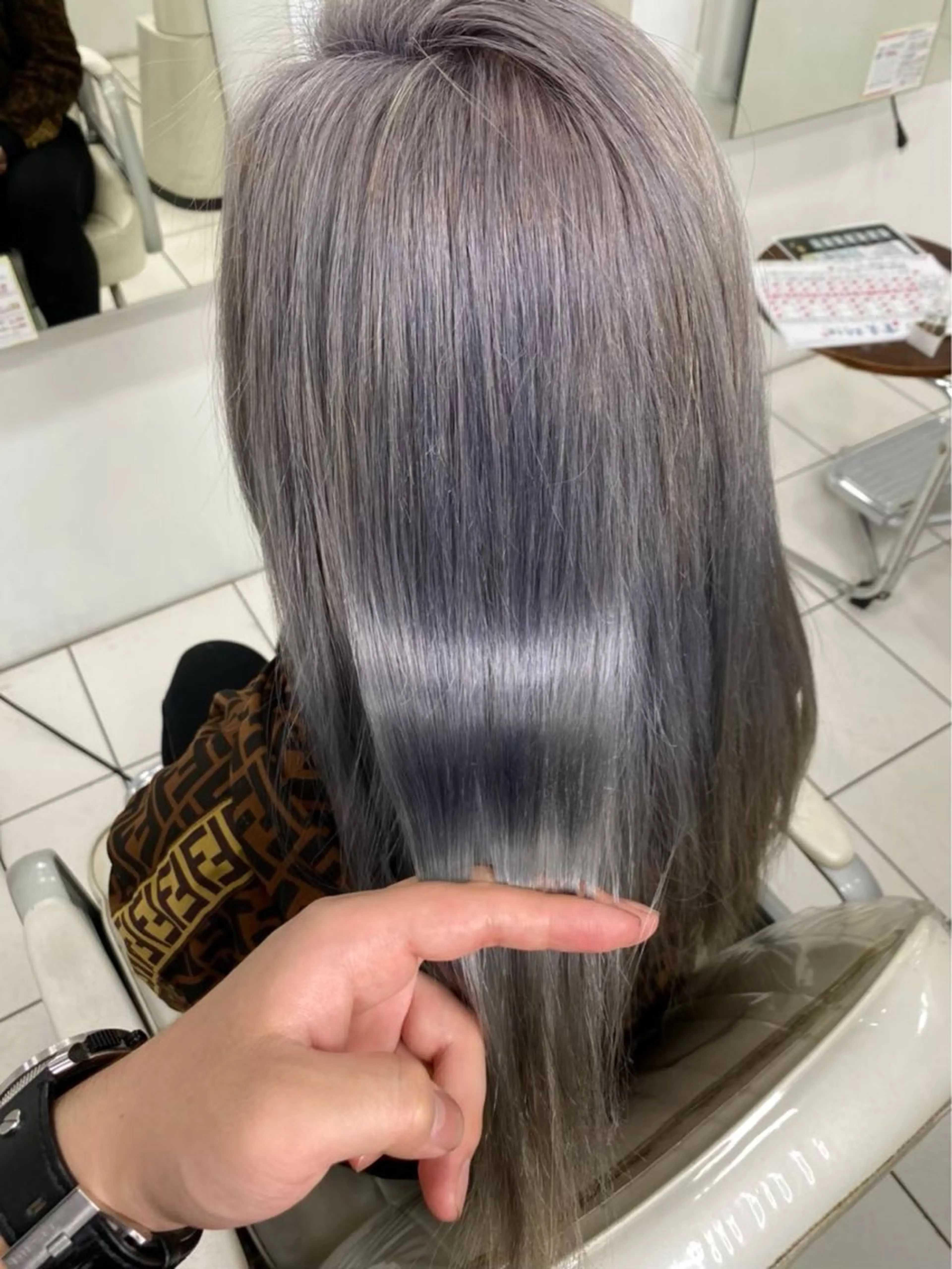 ロング カラー 西山 夢月のヘアスタイル