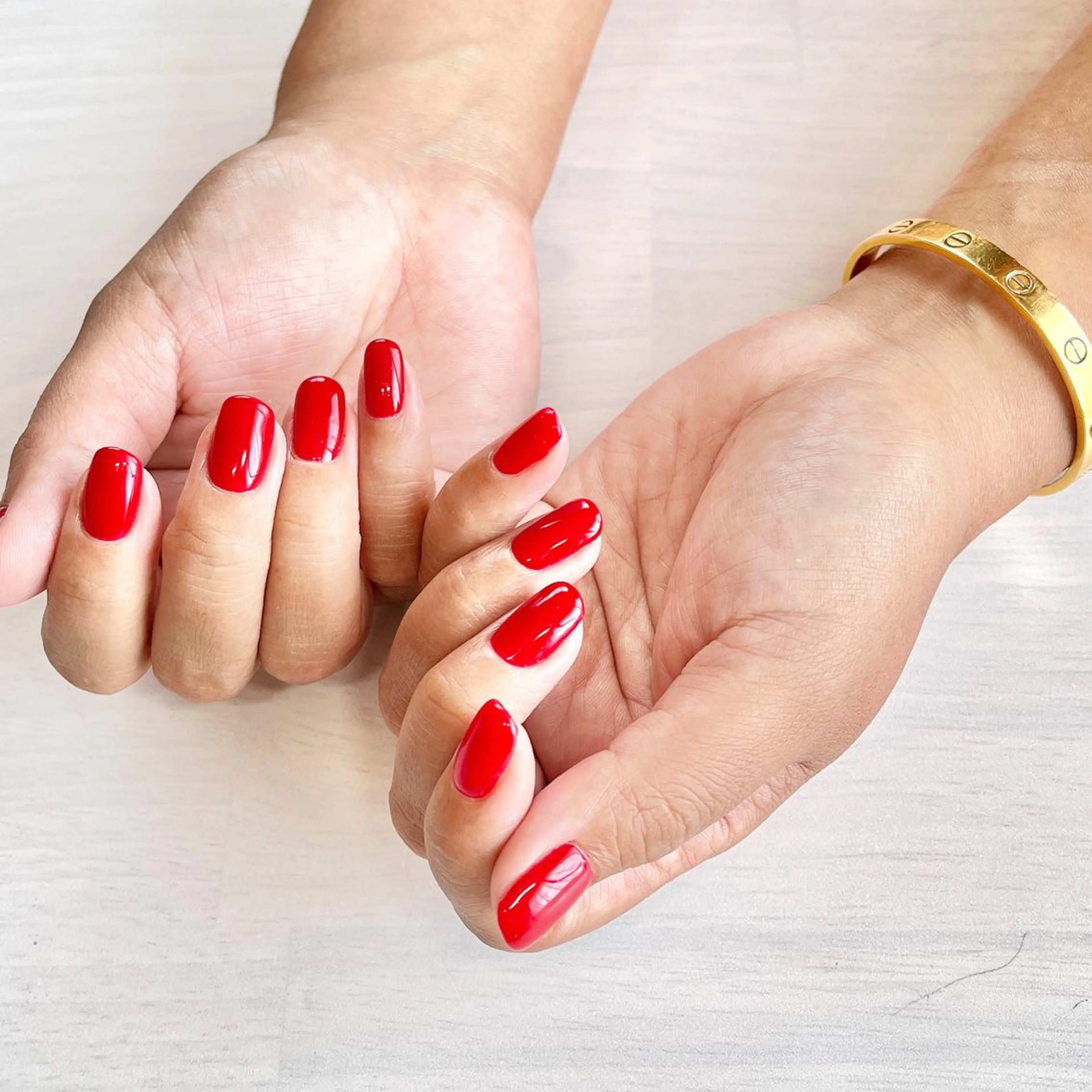 ネイル 赤色 ハンドケア Nail Rinonのネイルデザイン