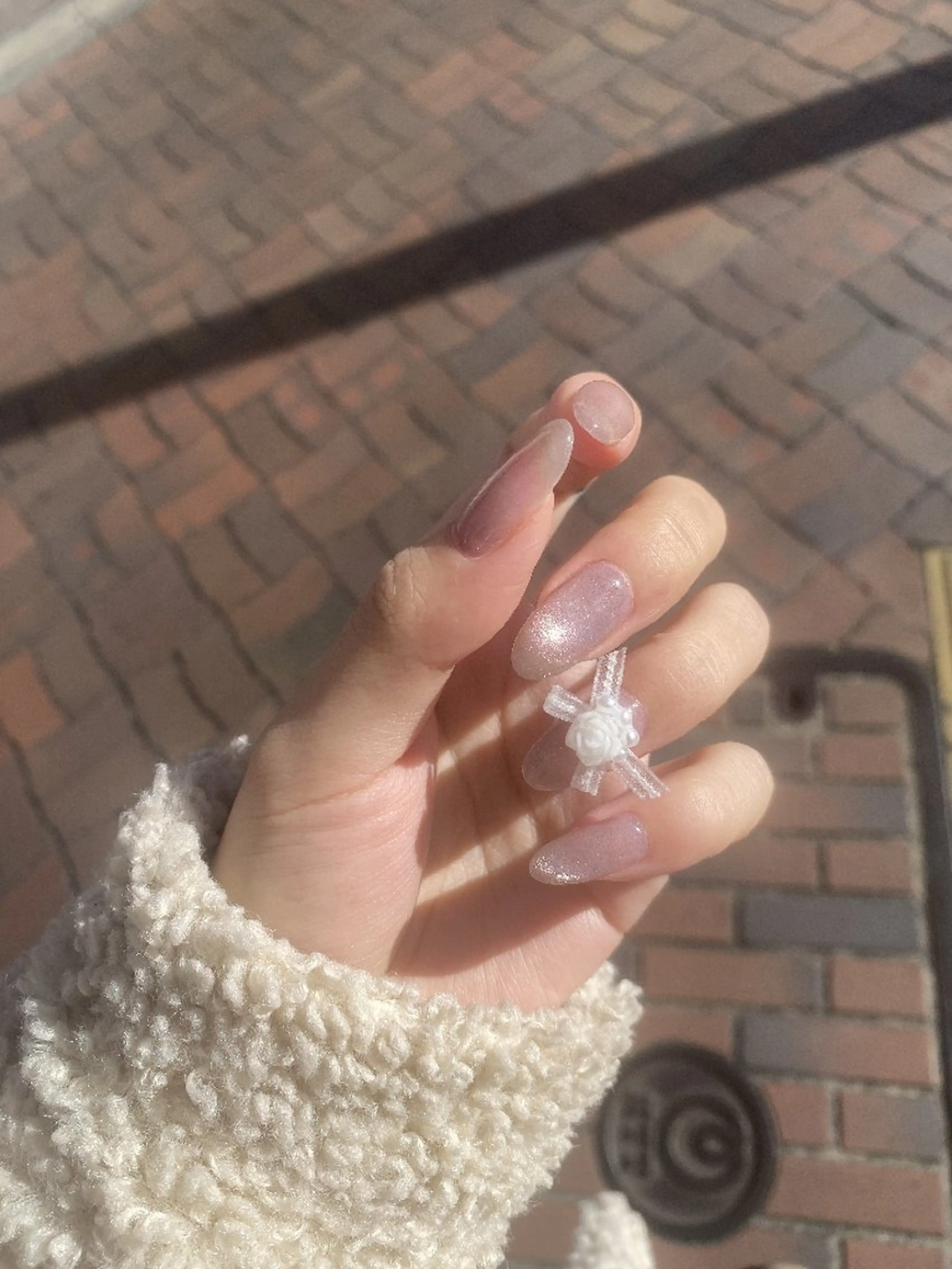 ネイル チークネイル フレンチネイル ジェルネイル ガラスフレンチ キラキラネイル ハンドネイル UM Nail Salonのネイルデザイン