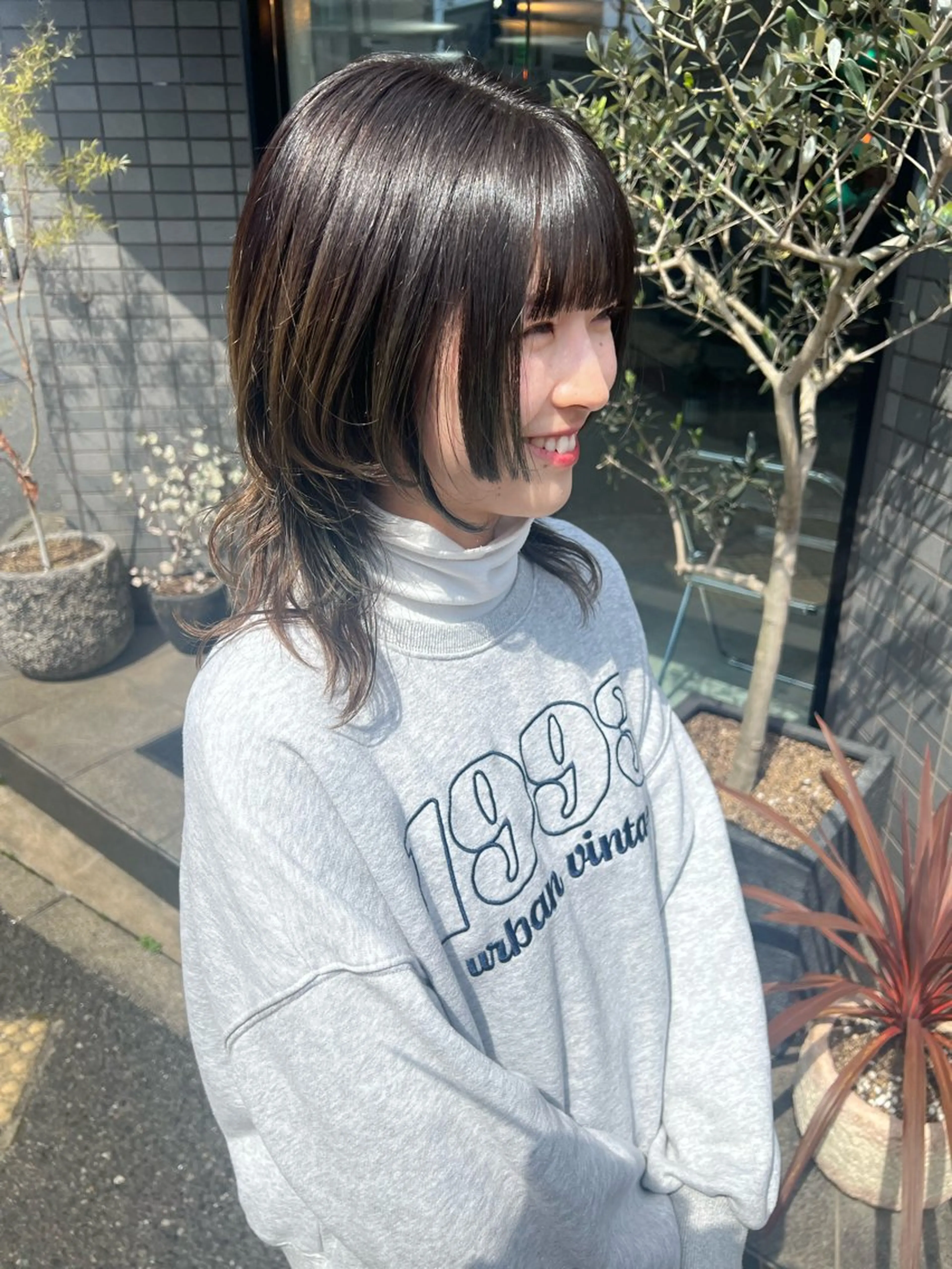 ミディアム カラー 伸ばしかけ 姫カット ウルフカット カット ヘアカラー トリートメント (h)wim ウィムのヘアスタイル